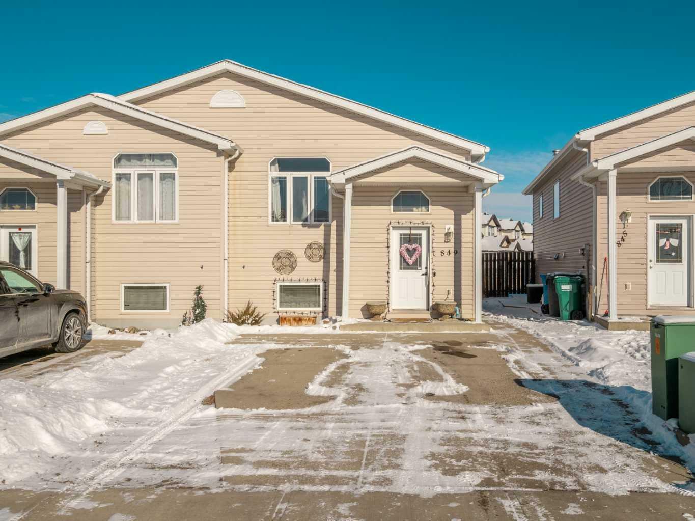 Property Photo:  849 Blackfoot Terrace W  AB T1K 7Y7 