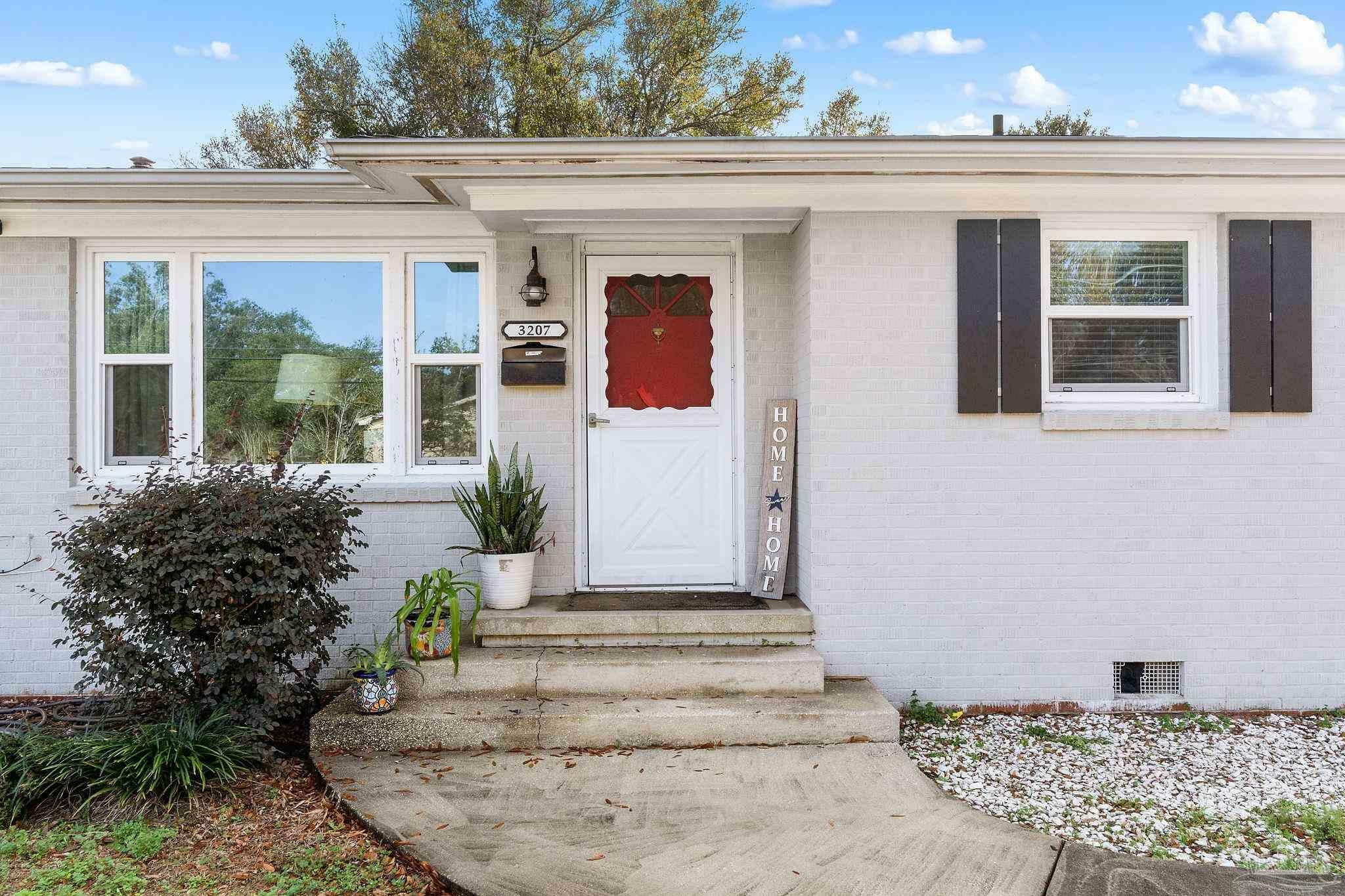 Property Photo:  3207 E Mallory St  FL 32503 