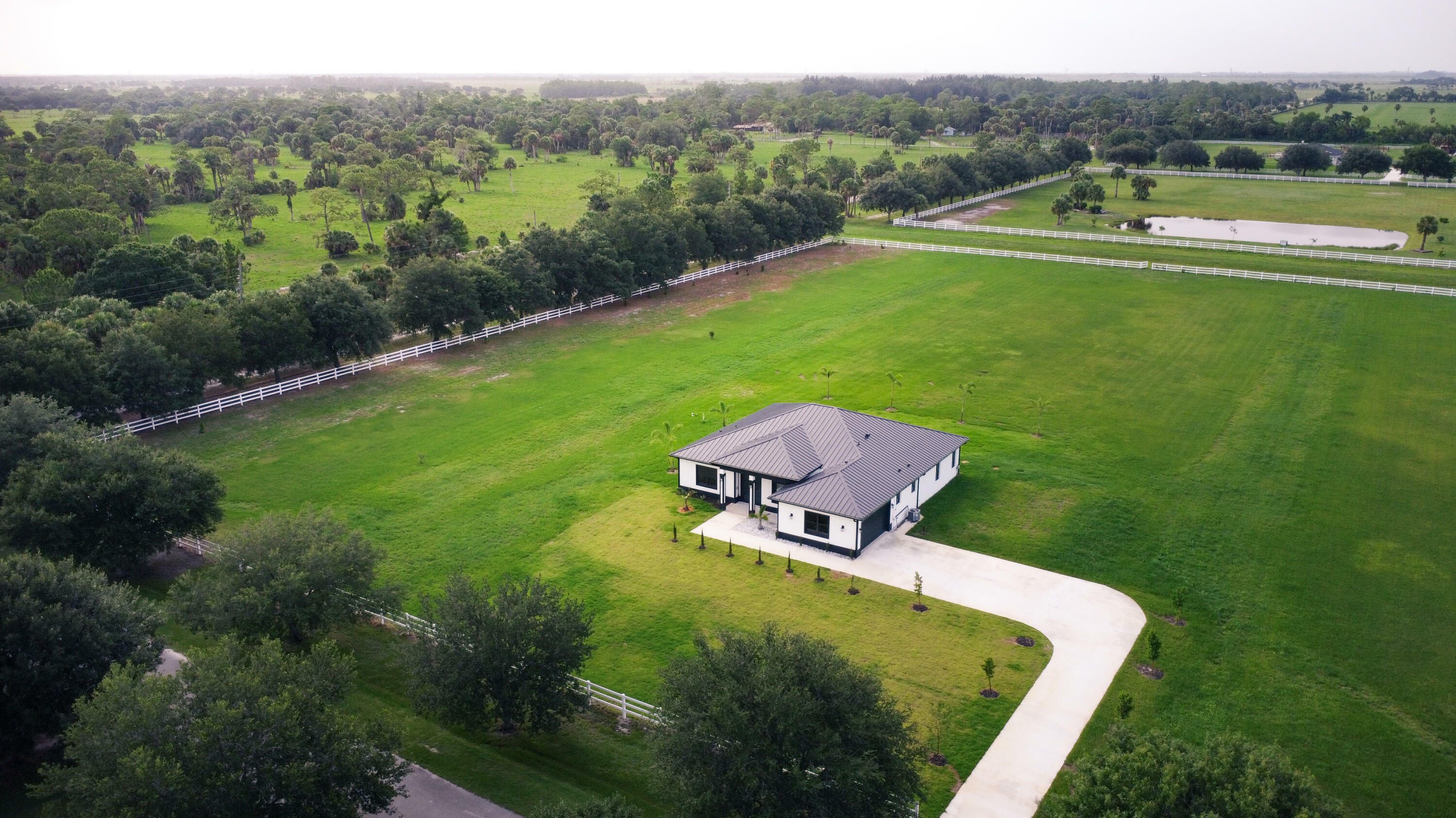 Property Photo: 18202 Bridle Way FL 34987
