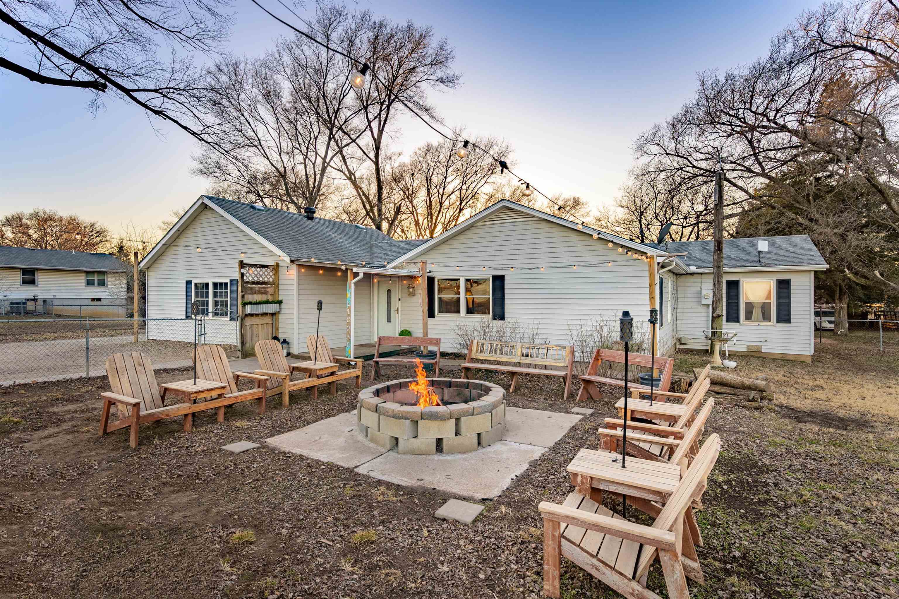 Property Photo:  1405 N Webb Rd  KS 67110-8052 