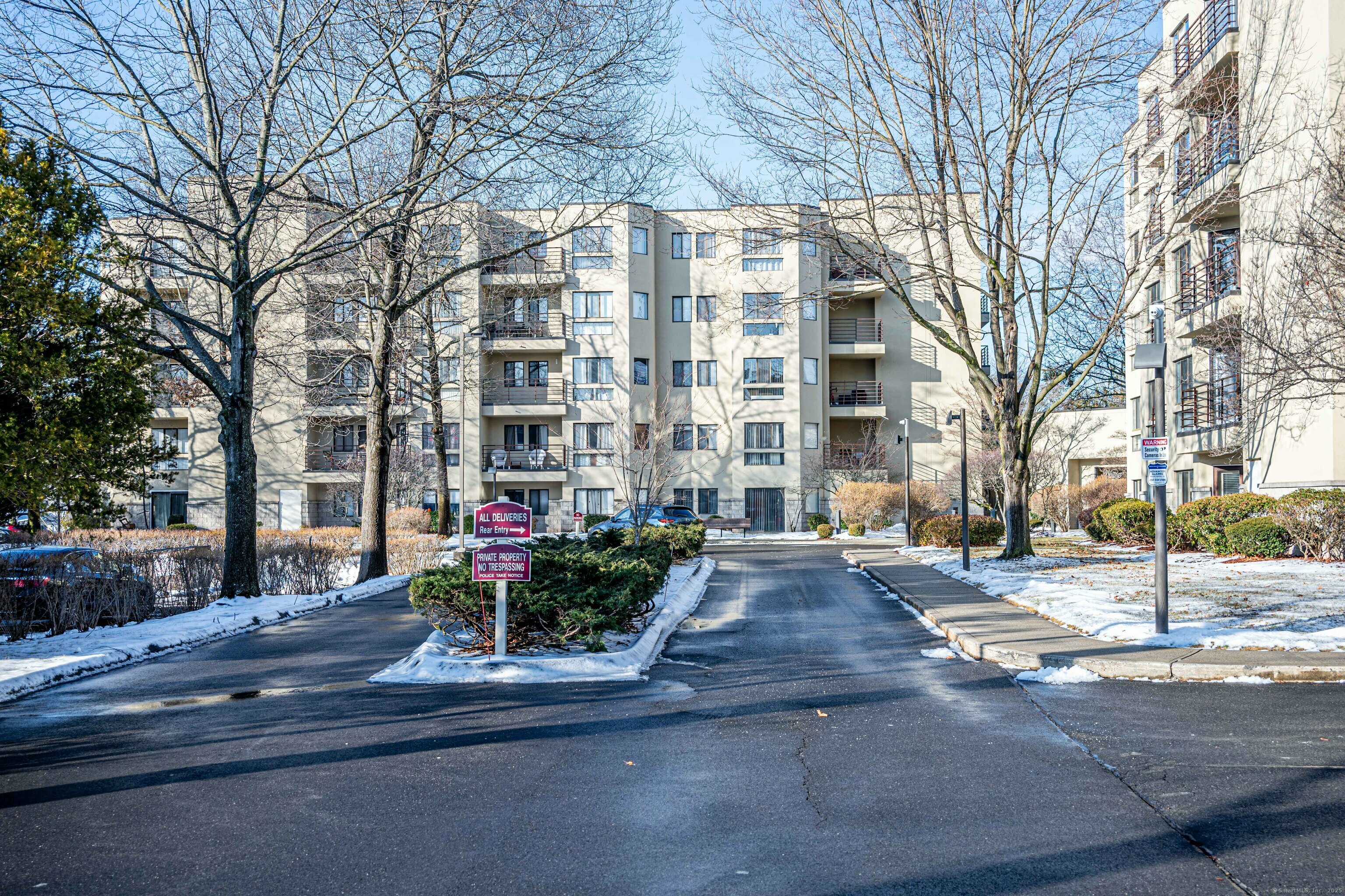 Property Photo:  1204 Whitney Avenue Apt 201  CT 06517 