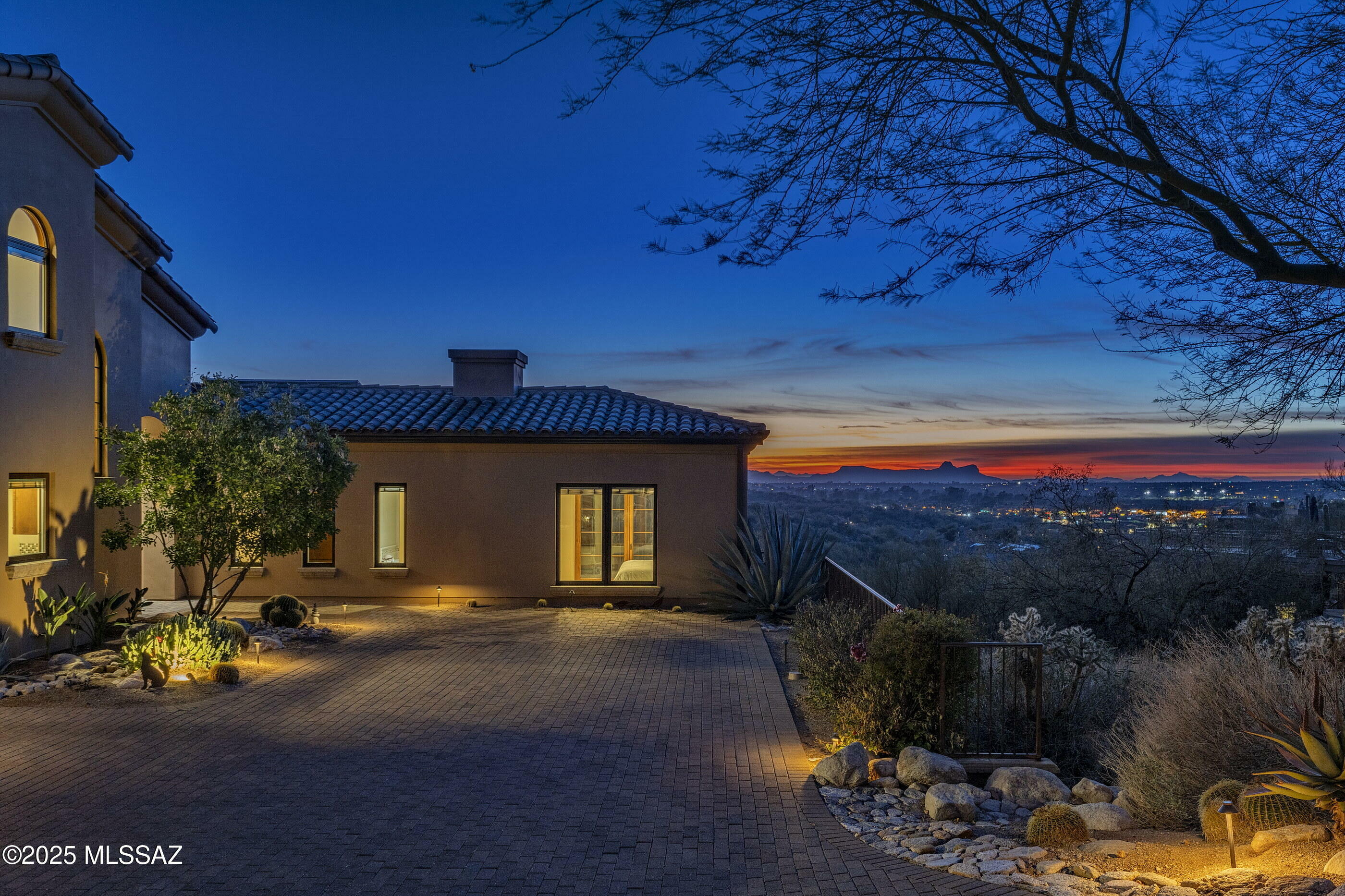 Property Photo:  1822 E Buck Ridge Place  AZ 85737 