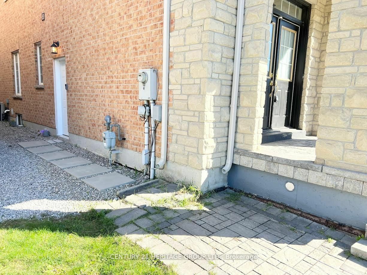 Property Photo:  22 Daniel Bram Dr N Bsmt  ON L6A 0L4 