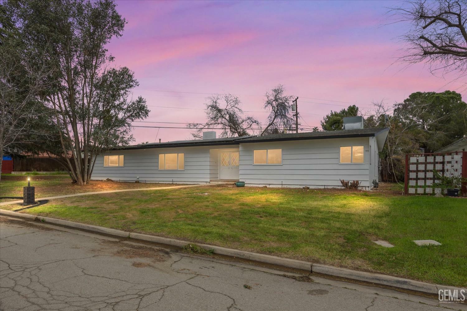 Property Photo:  3017 Saratoga Street  CA 93306 