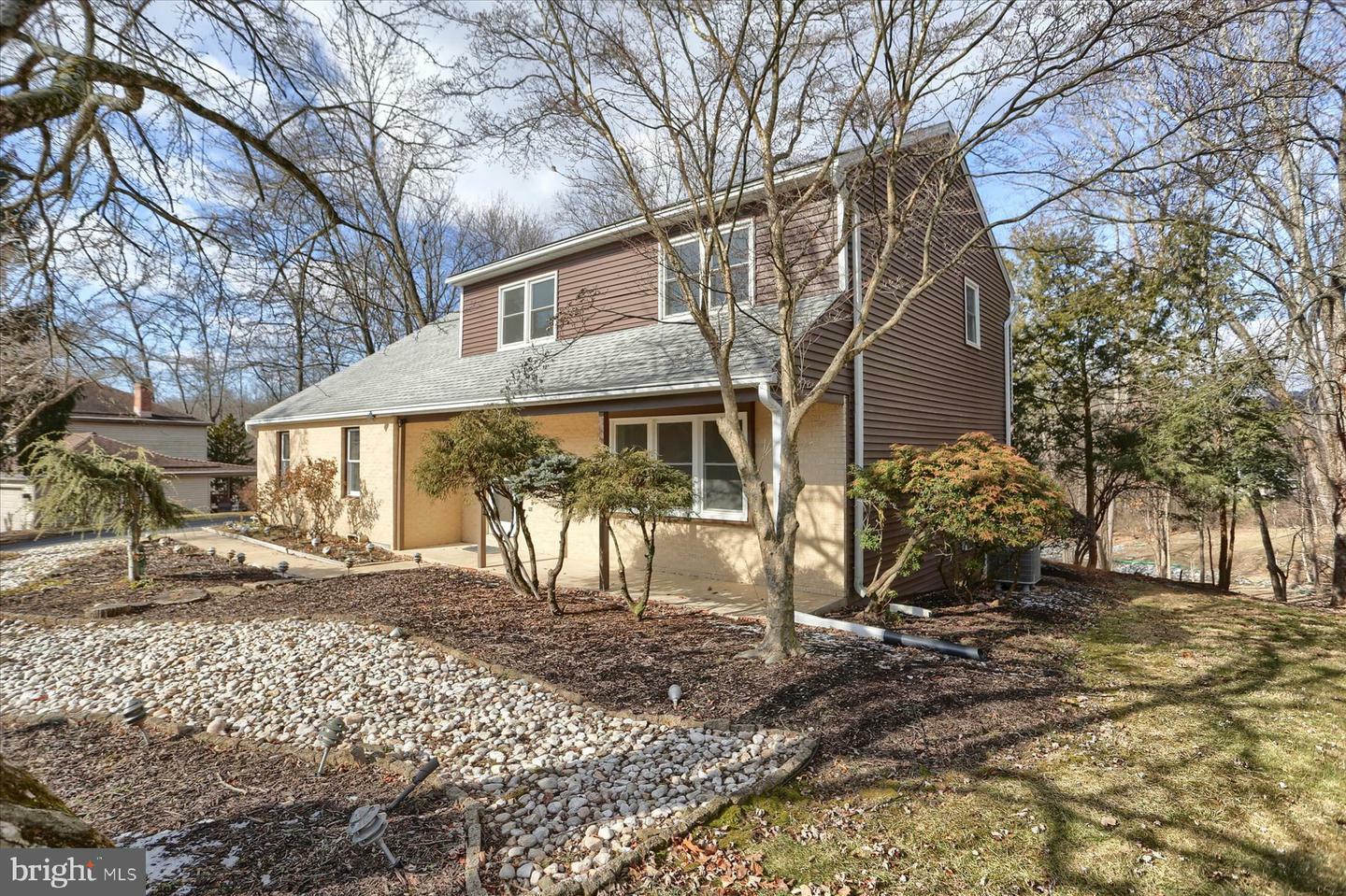 Property Photo:  124 Woodridge Drive  PA 17110 