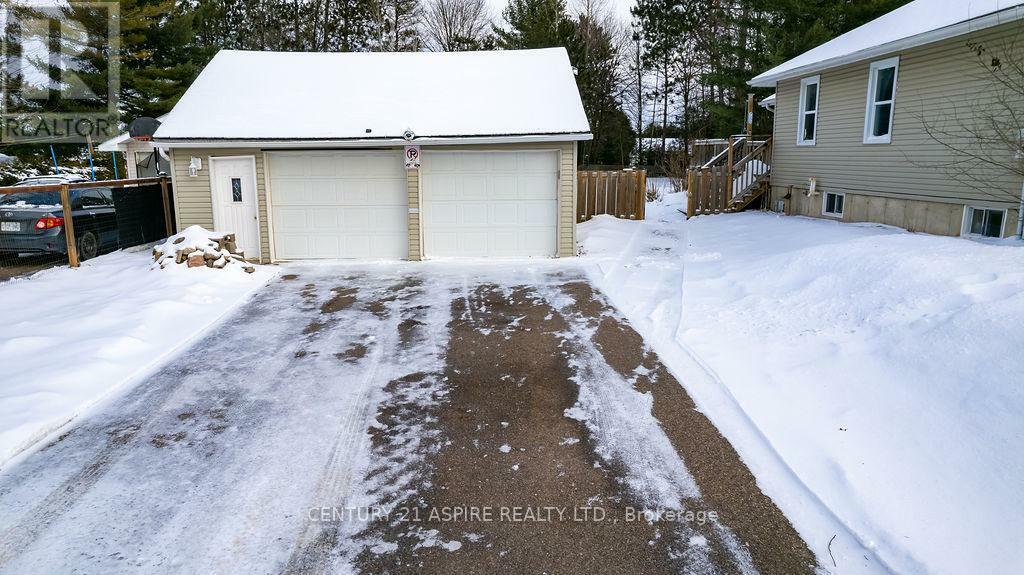 Property Photo:  2847 Petawawa Boulevard  ON K8H 1Y2 