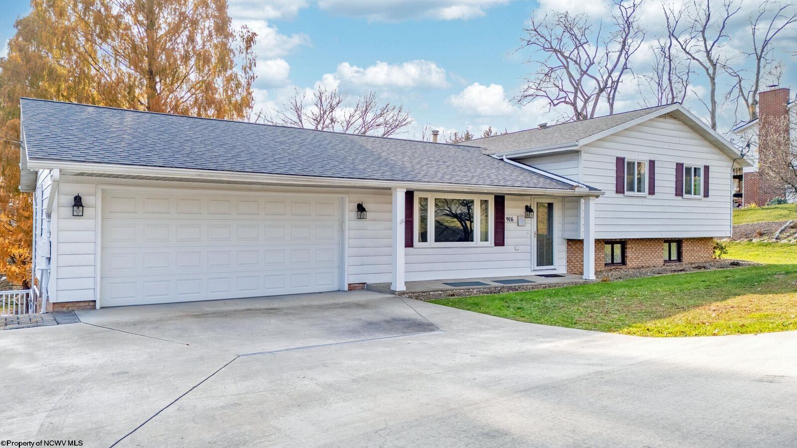 Property Photo:  906 Briarwood Street  WV 26505 