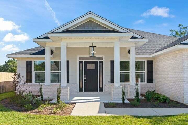 Property Photo:  9993 Parker Lake Circle  FL 32566 