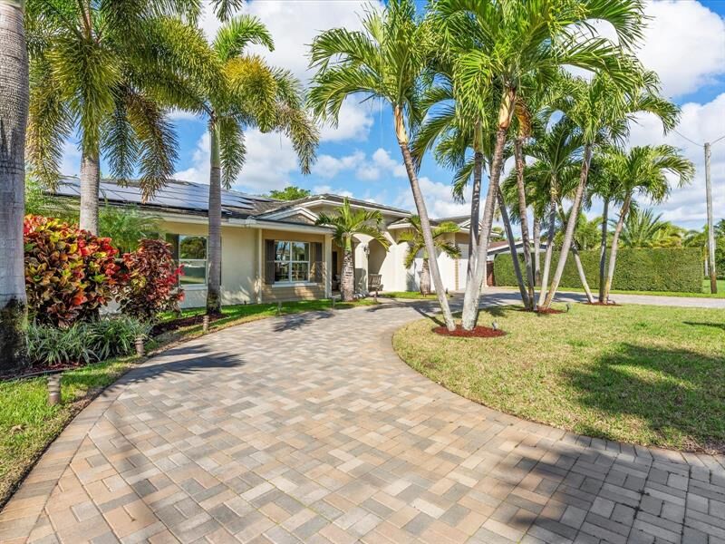 Property Photo: 2717 NE 2nd Ave FL 33334