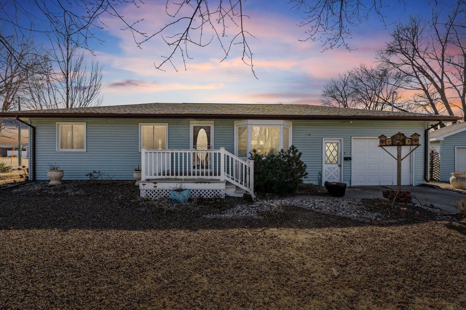 Property Photo: 903 9th St SW IA 50644