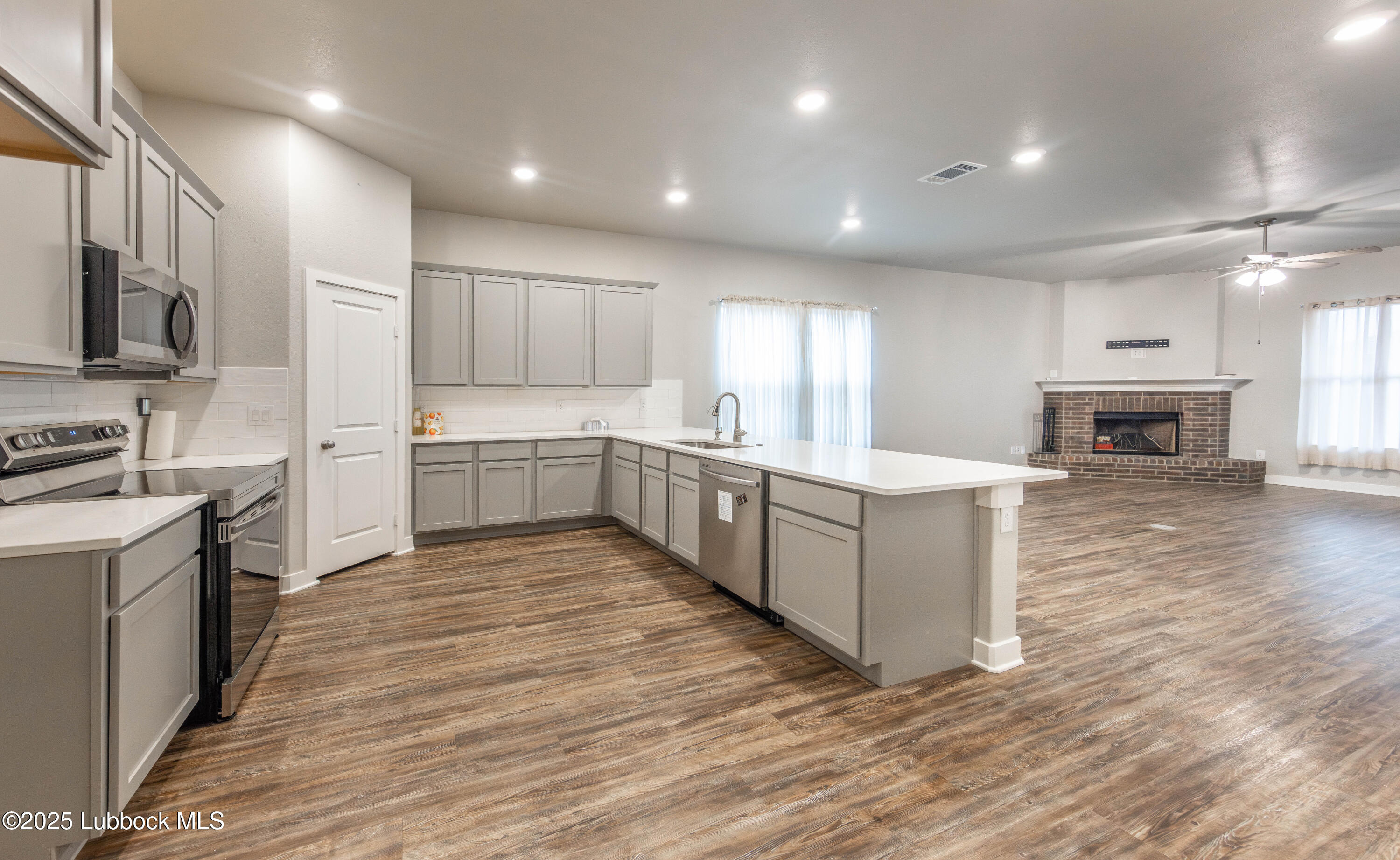 Property Photo:  3202 Venita Avenue  TX 79407 