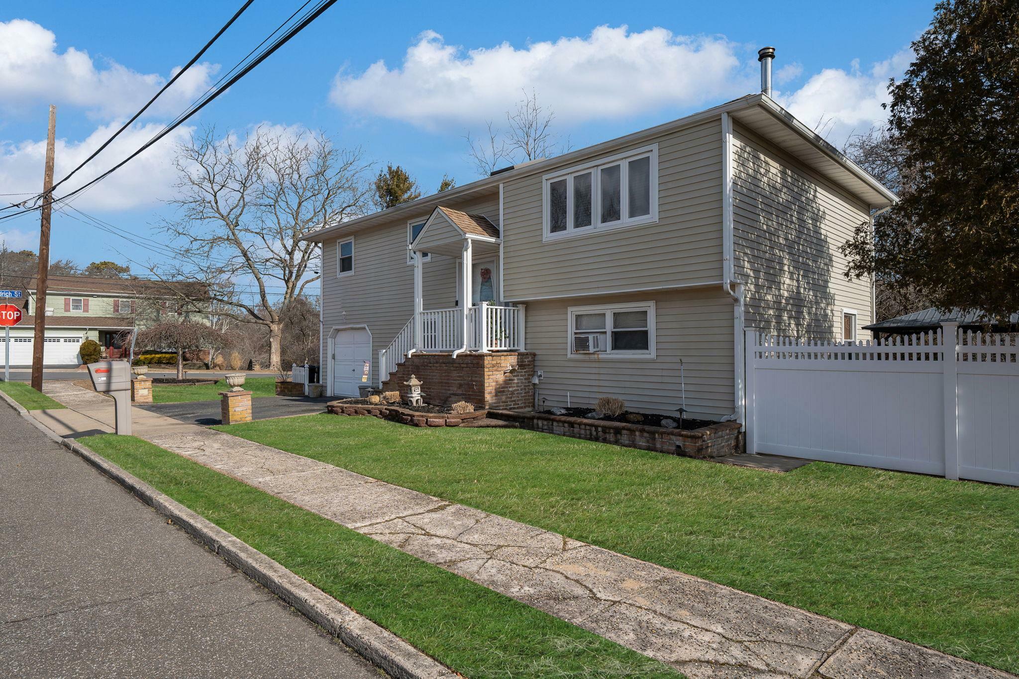 Property Photo:  3 Claire Lane  NY 11782 