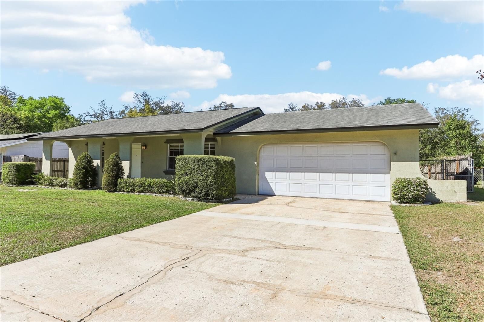 Property Photo:  118 Shomate Drive  FL 32750 