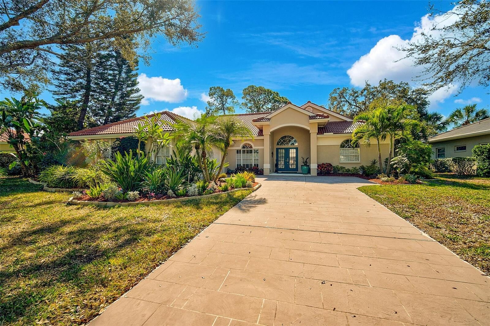 Property Photo:  2081 Timucua Trail  FL 34275 