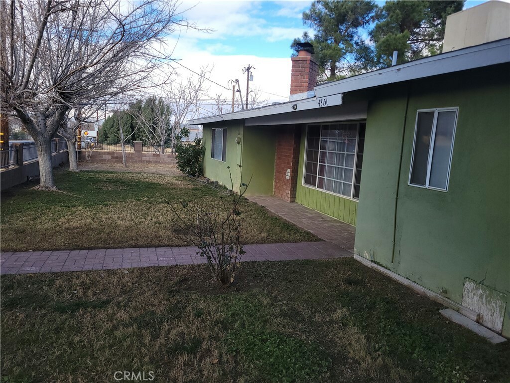 Property Photo:  43156 7th Street E  CA 93535 