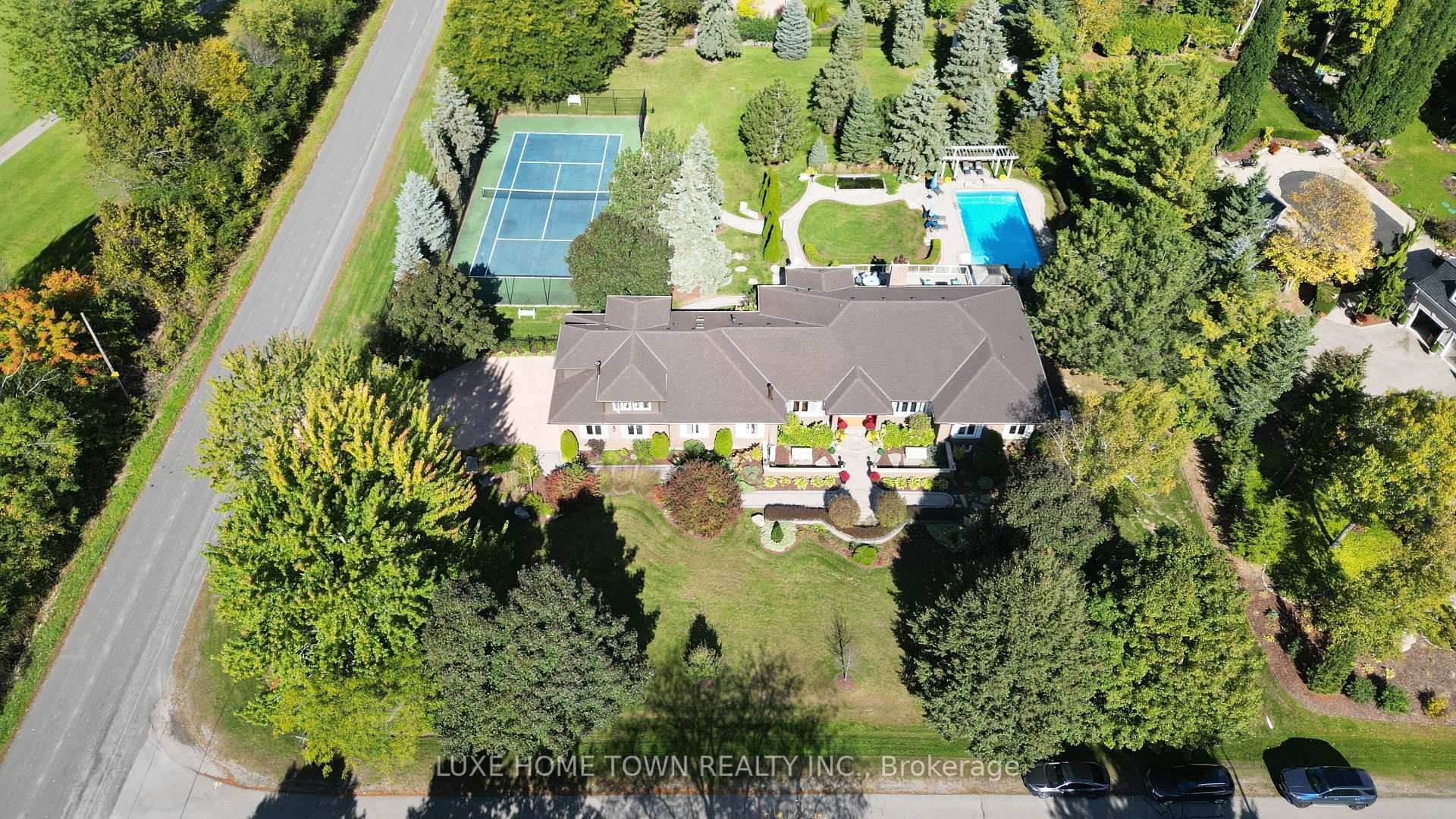 Property Photo: 2 Prince Rupert Dr ON L1E 1Z2