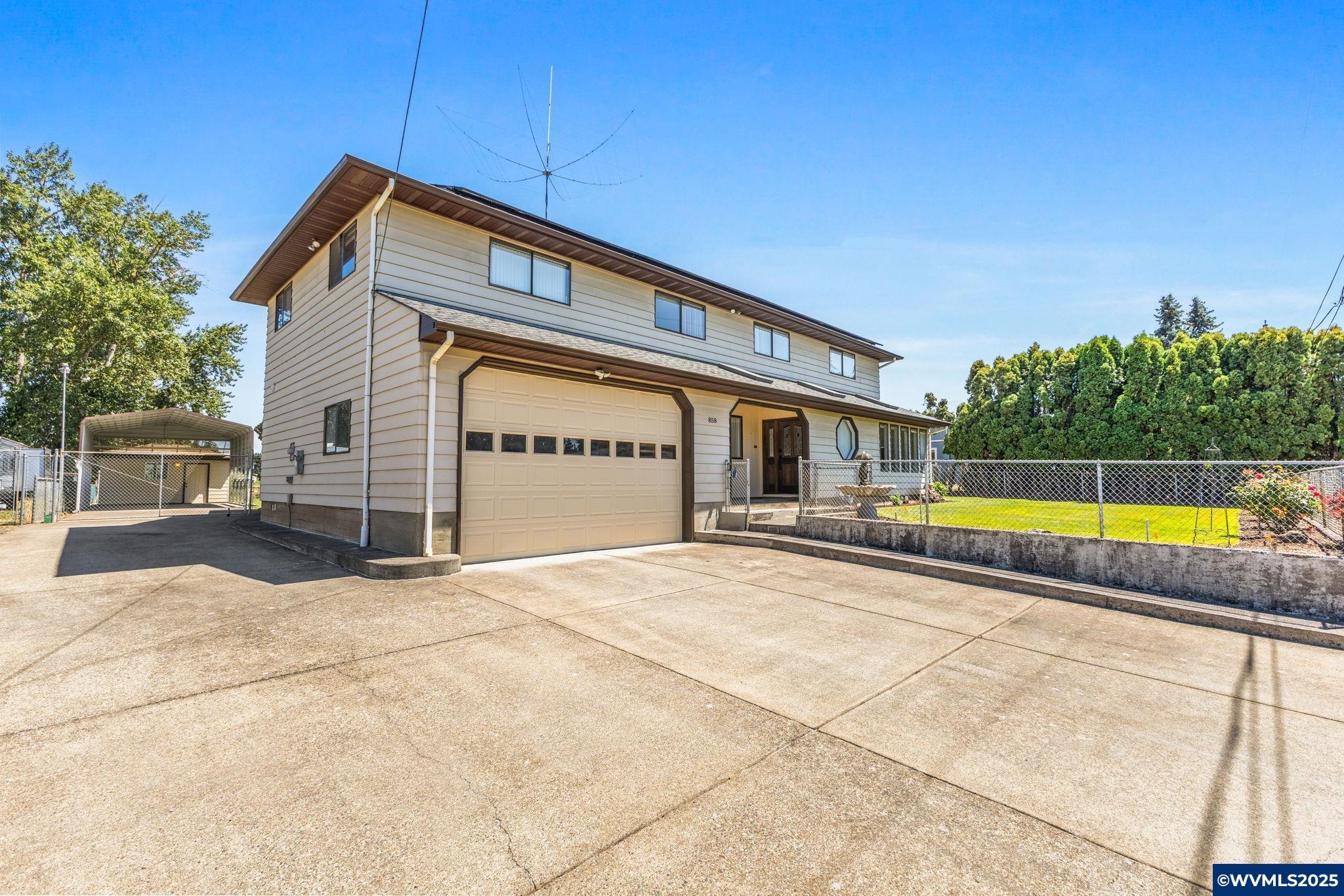Property Photo:  858 Iva Ln NE  OR 97317 