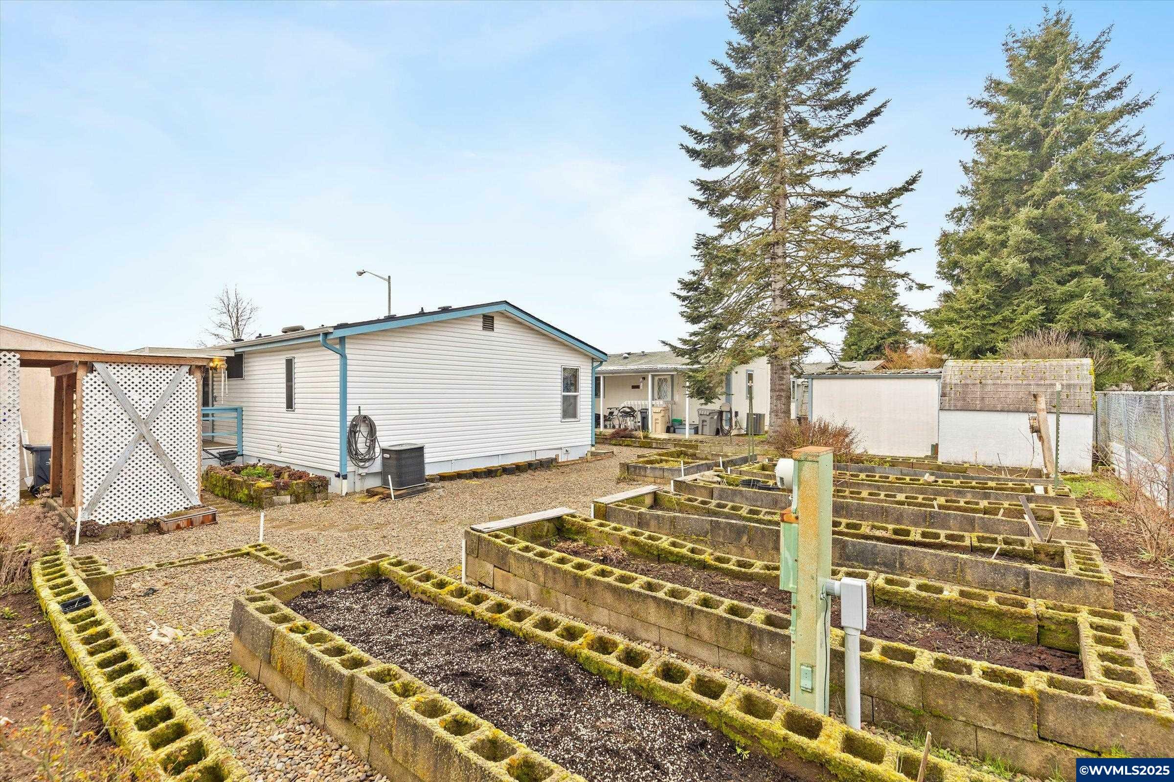 Property Photo: 300 SE Lacreole (#283) Dr 283 OR 97338