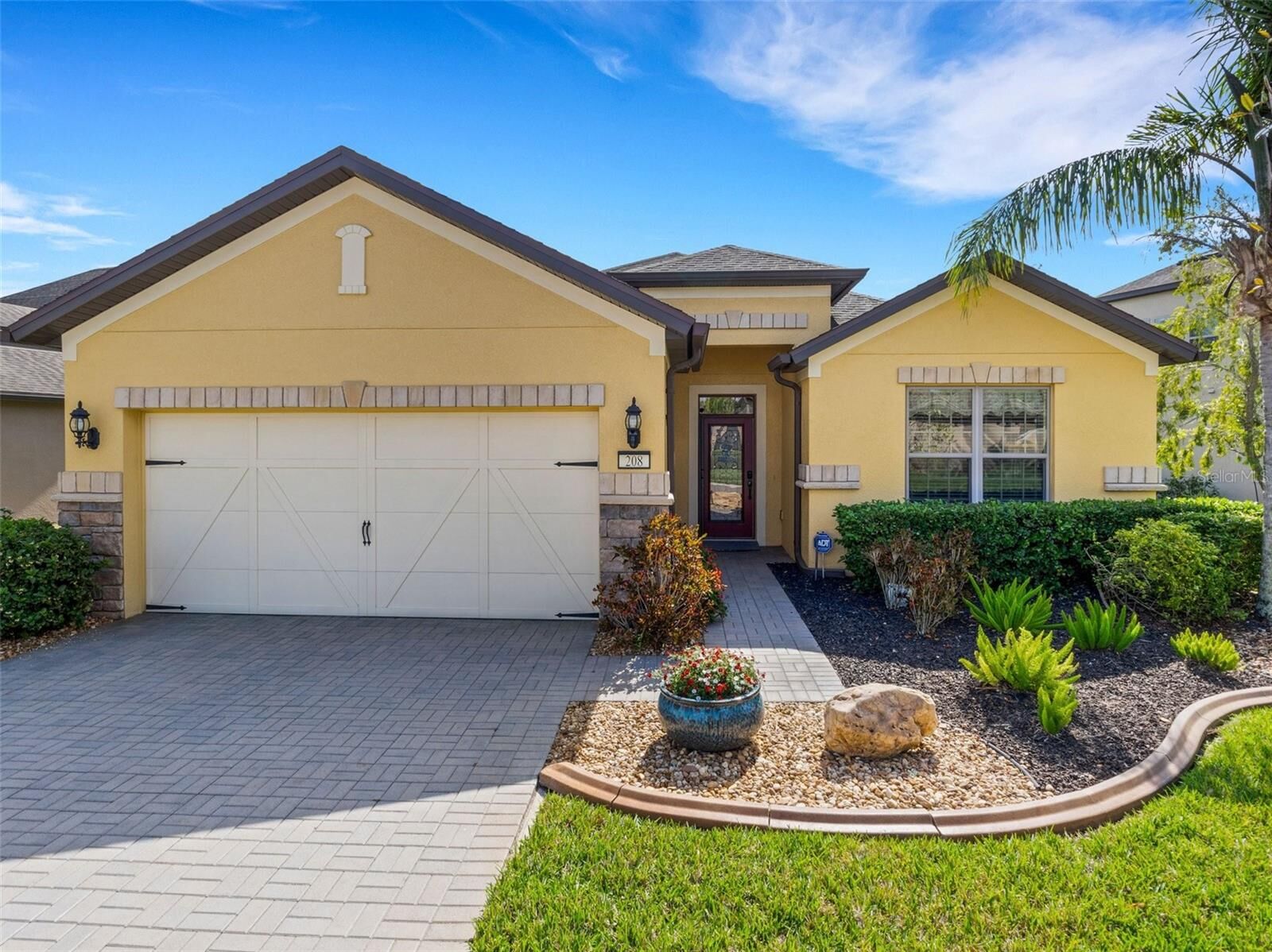 Property Photo:  208 Almeria Way  FL 33837 