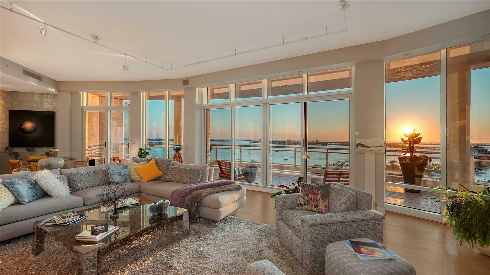 Property Photo: 340 S Palm Avenue 152 FL 34236
