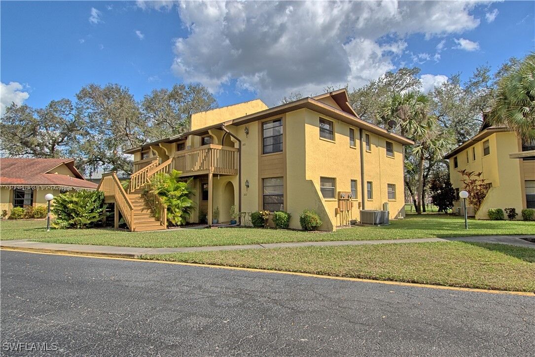 Property Photo:  2121 Golfside Village Drive  FL 33936 