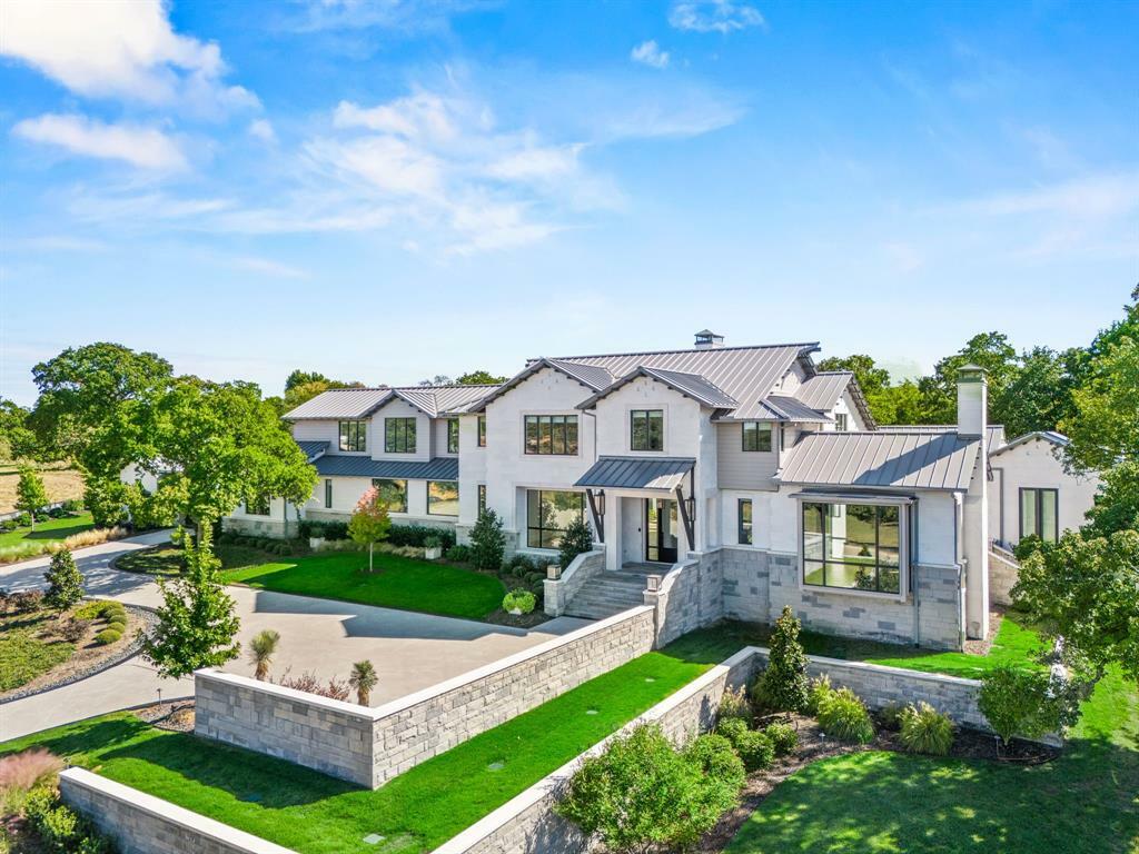 Property Photo: 1405 Ridge Circle TX 76262