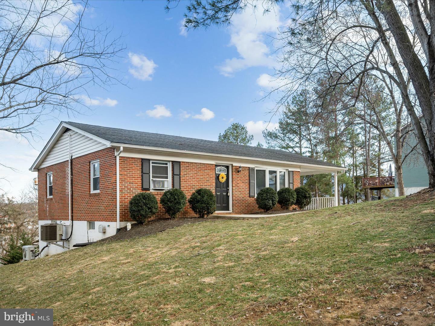 Property Photo:  360 Newman Street  VA 22657 