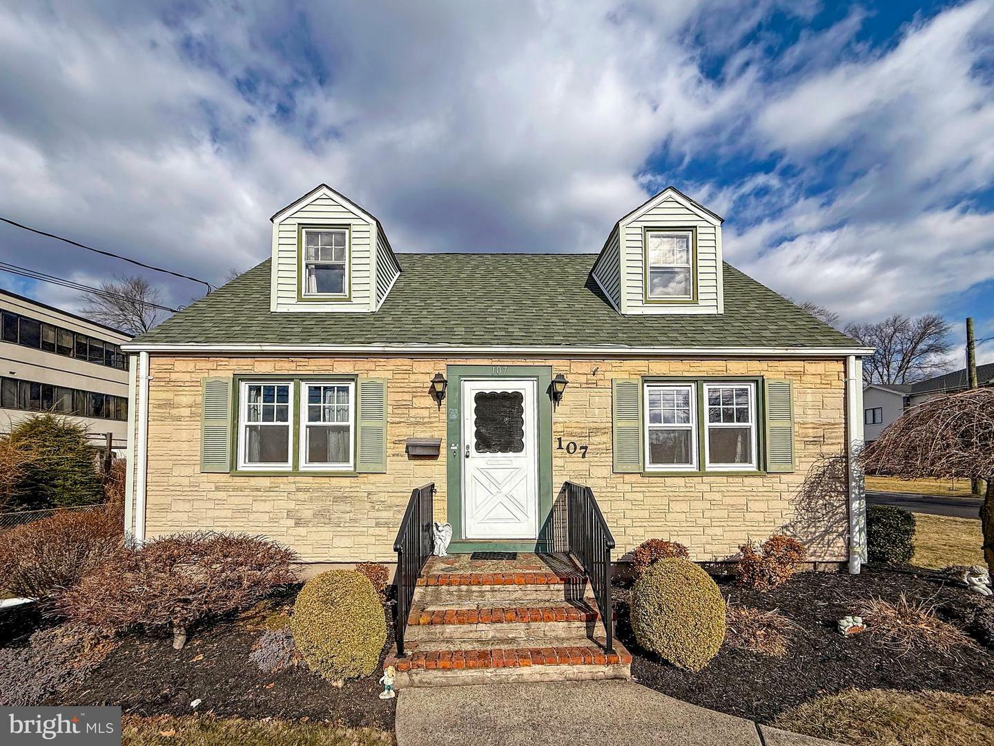 Property Photo:  115 Sprague Avenue  NJ 07080 