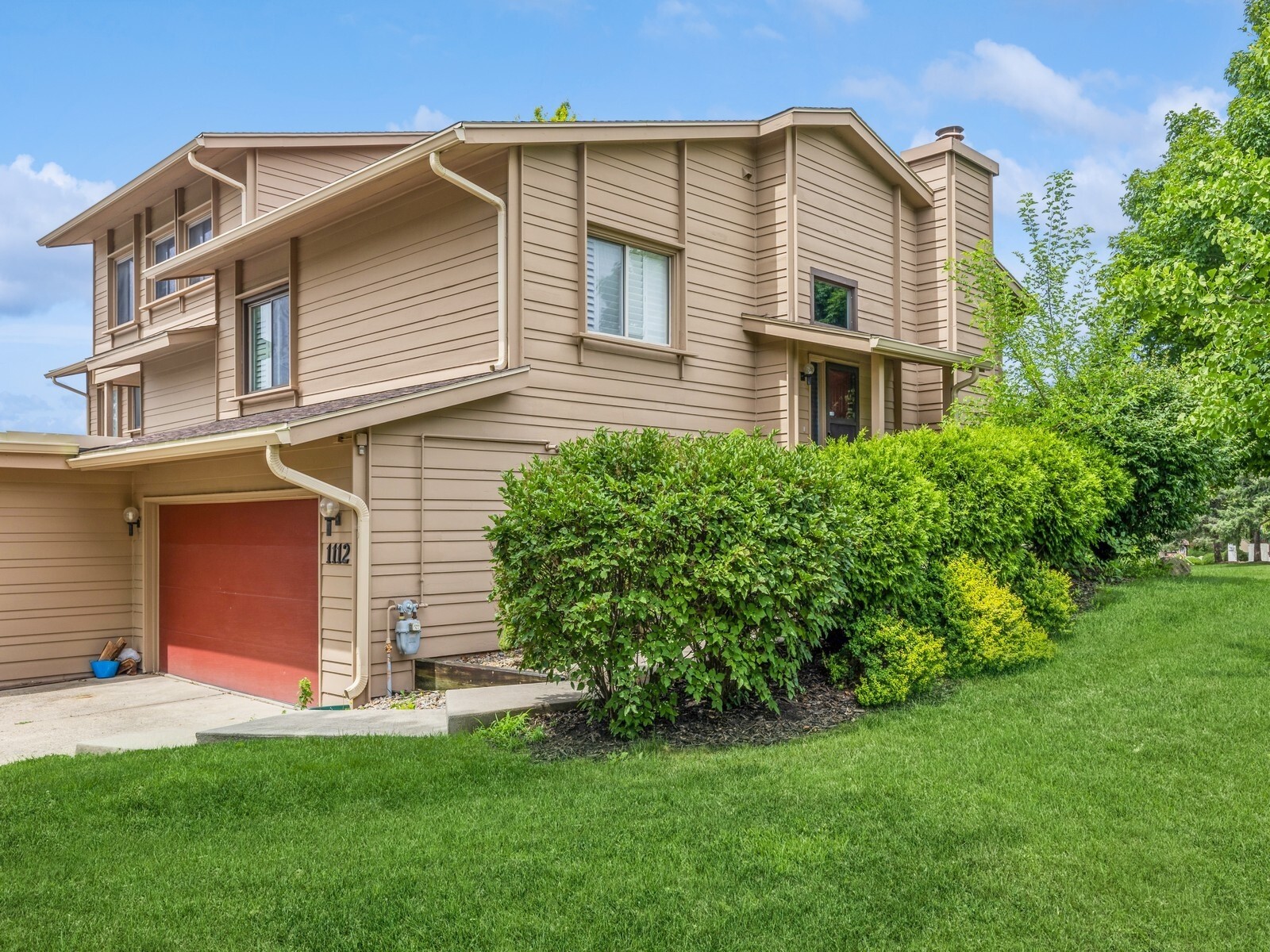 Property Photo: 1112 Woodland Park Drive IA 50266
