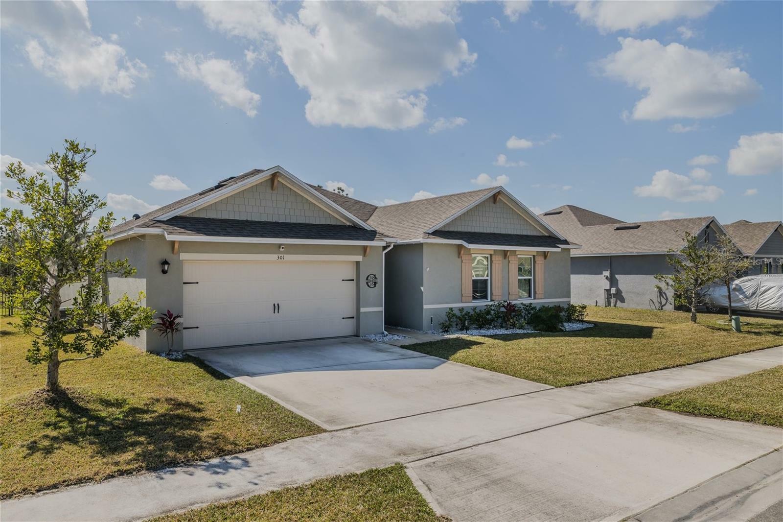 Property Photo: 301 Sunset Point Drive FL 32174