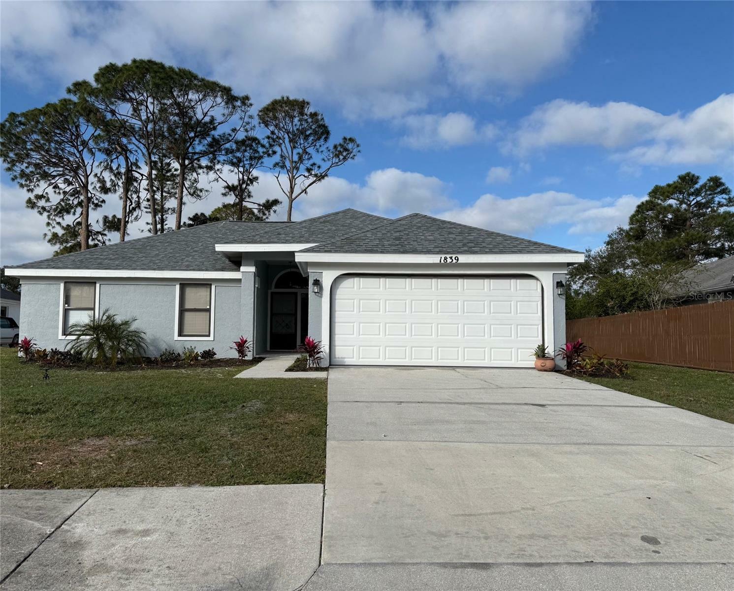 1839 Wood Hollow Circle  Sarasota FL 34235 photo