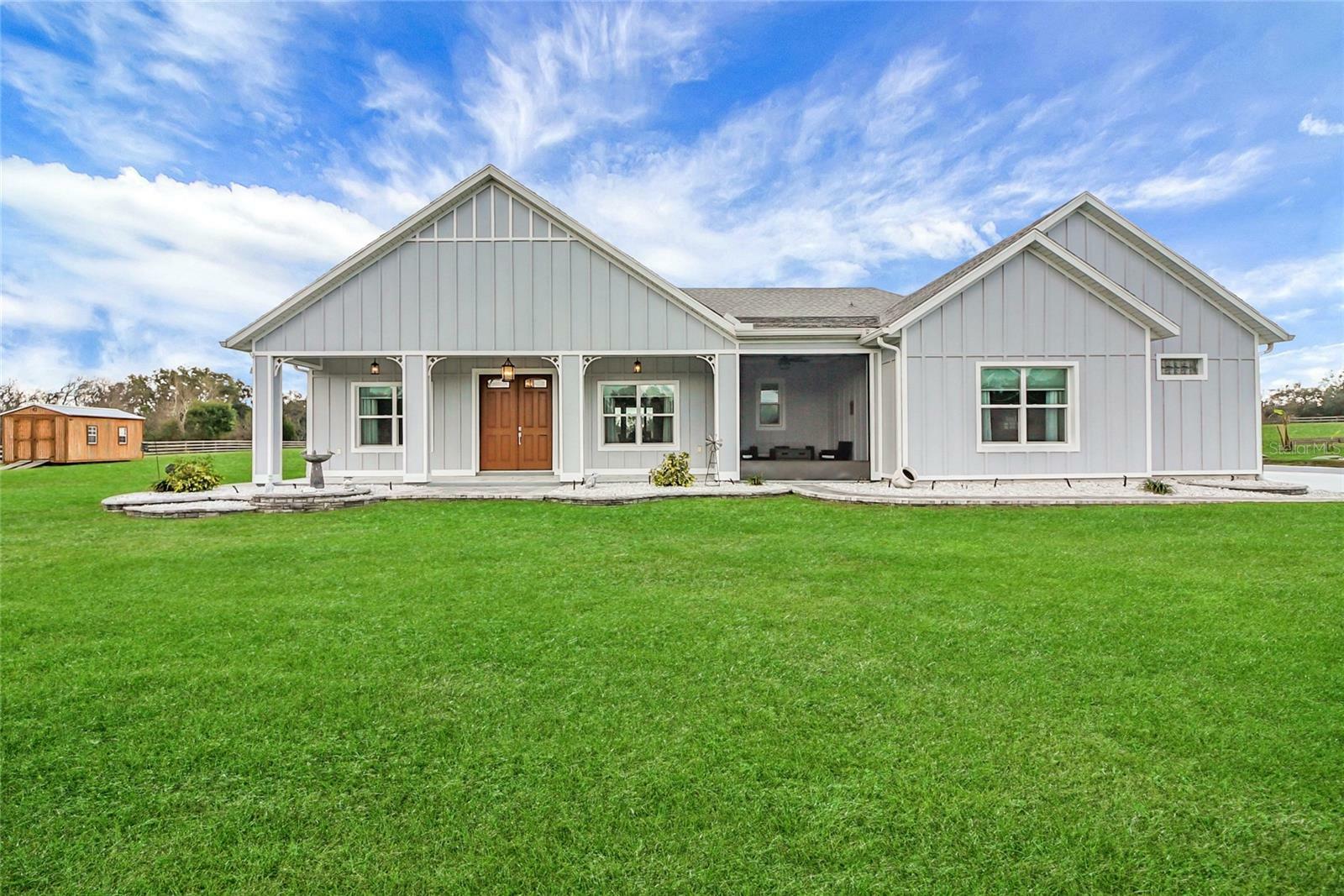 Property Photo: 1679 E County Road 462 FL 34785