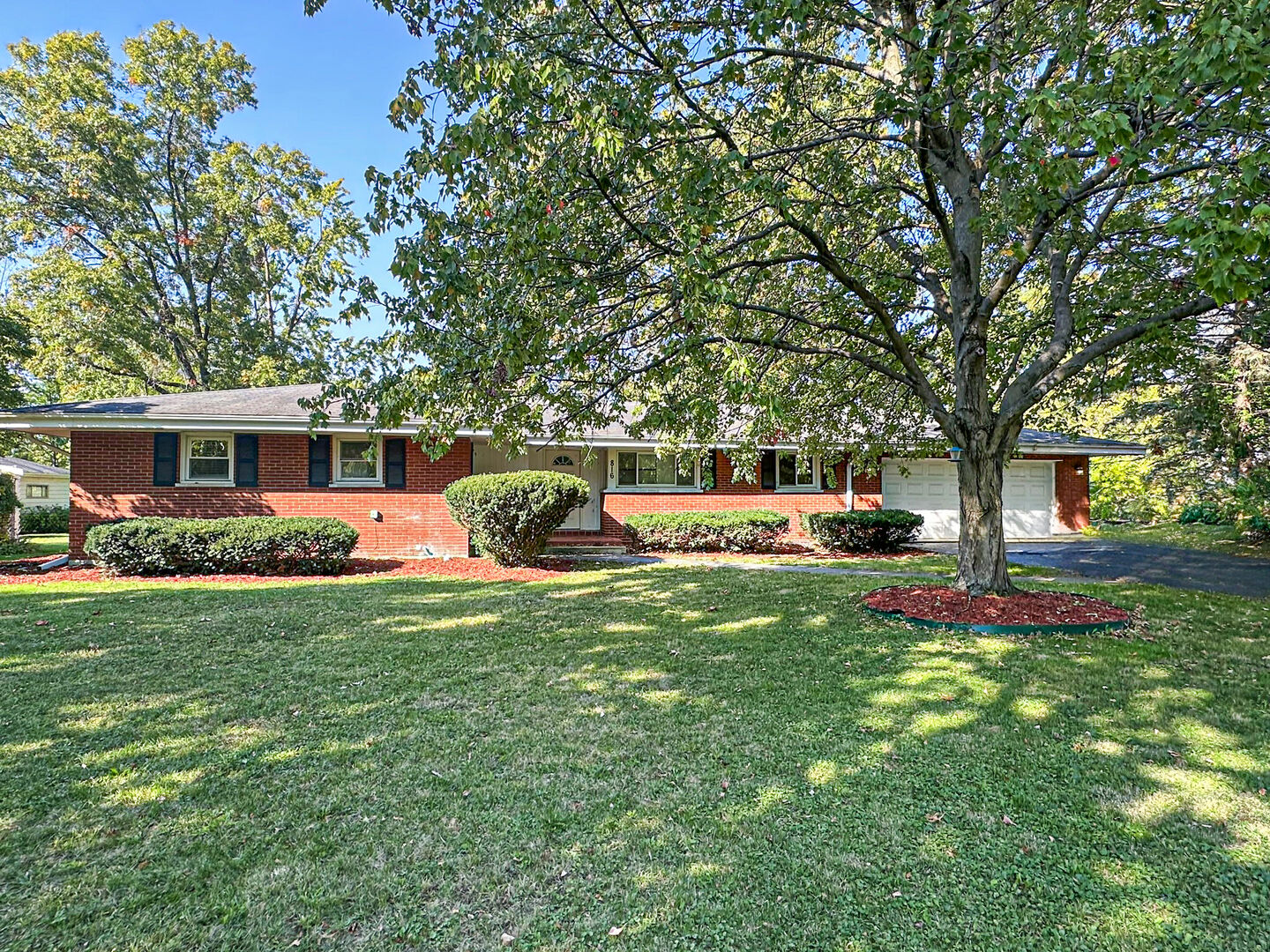 Property Photo: 816 Brookwood Drive IL 60461
