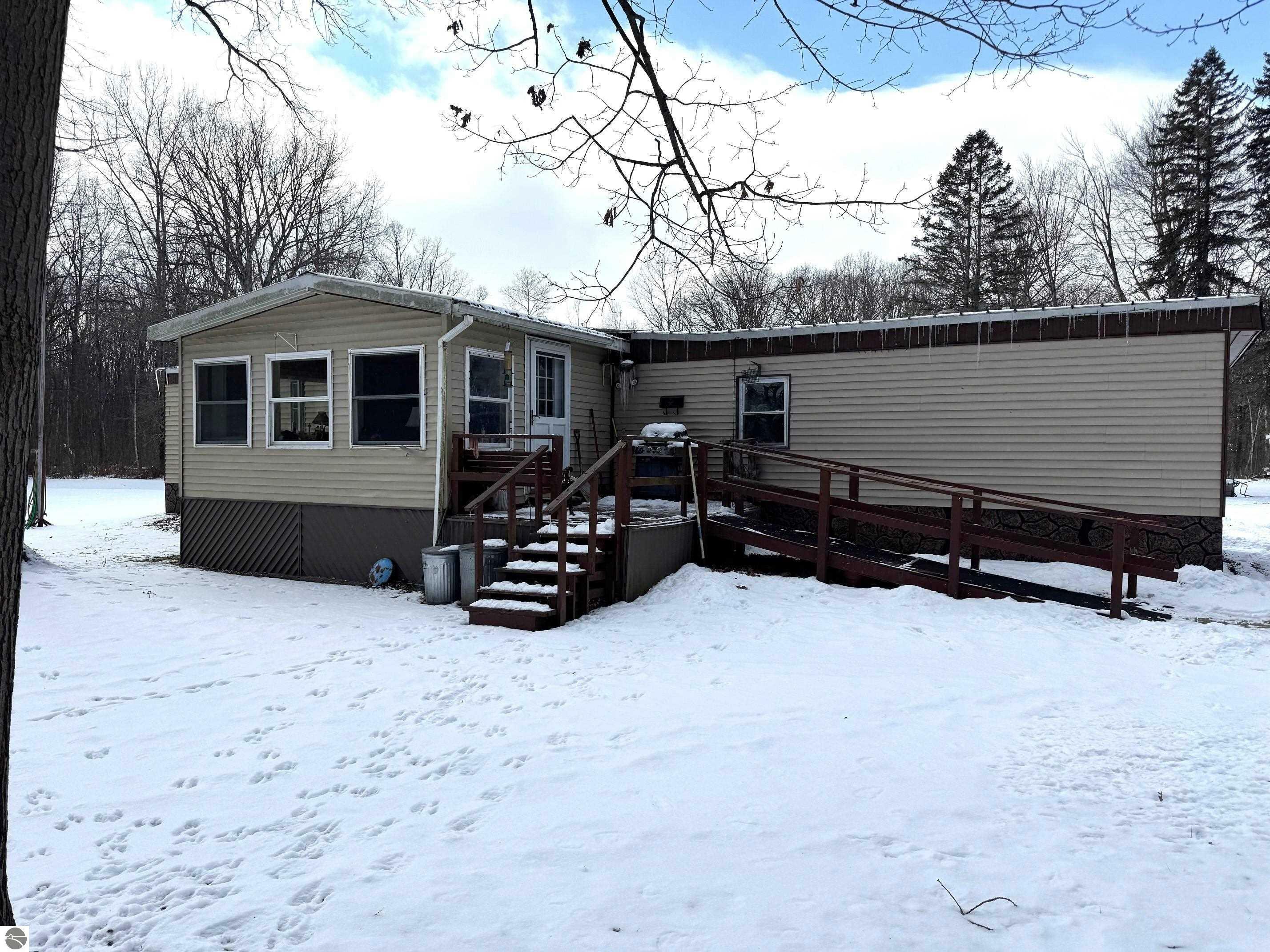 Property Photo: 10202 E Pickard Road MI 48858