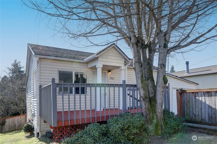 Property Photo: 3921 S Thistle Street WA 98118