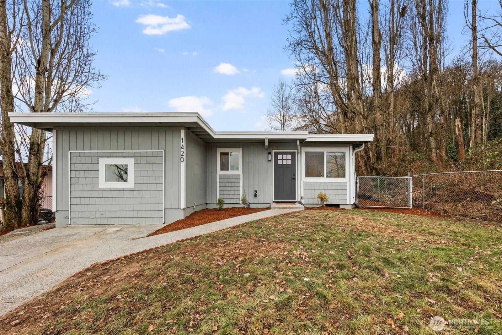 Property Photo:  1420 E 32nd Street  WA 98404 