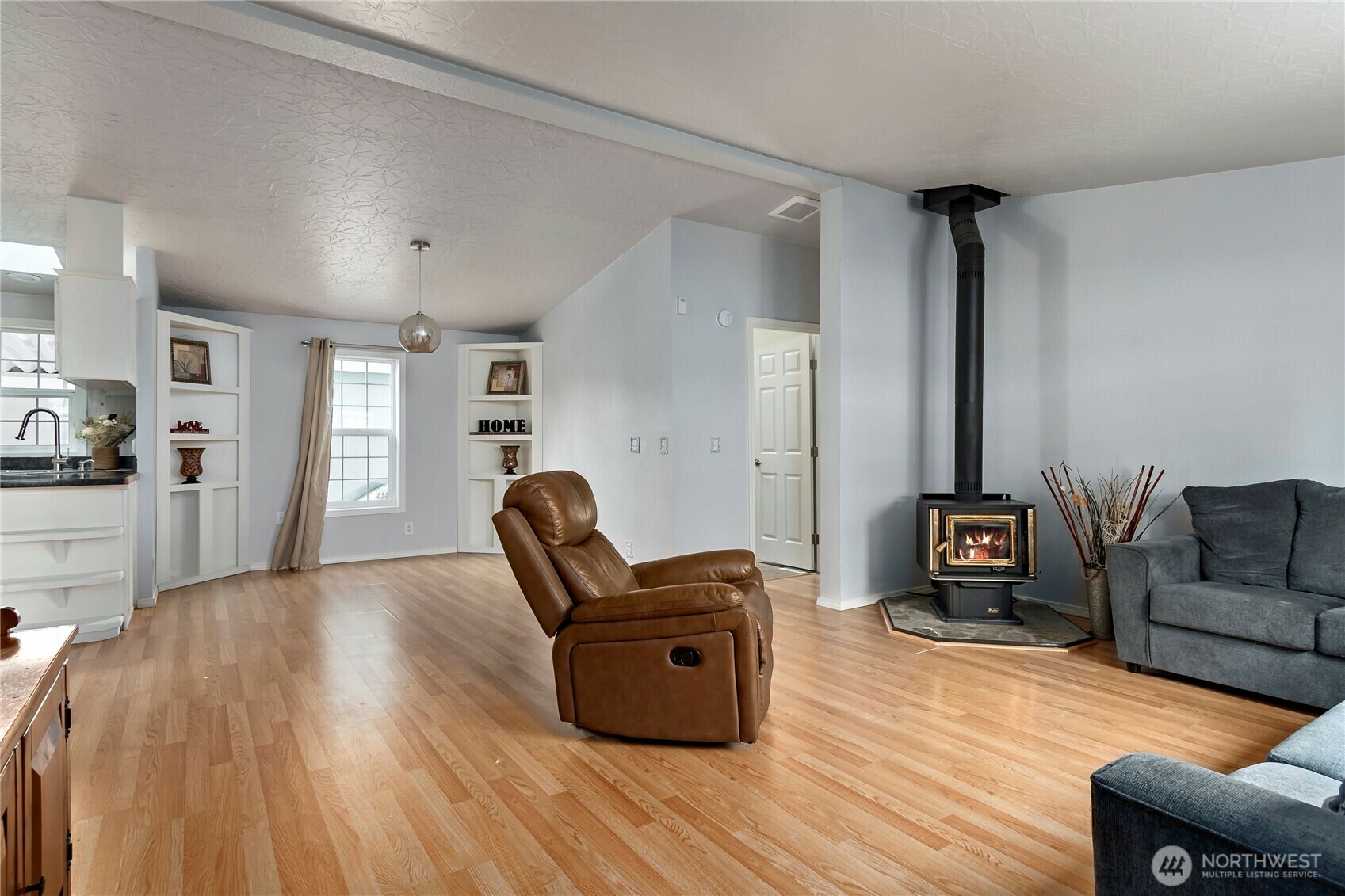Property Photo:  11100 W 4th Avenue 3  WA 98204 