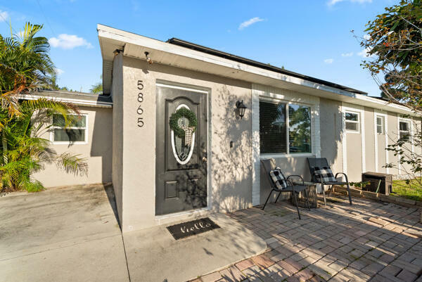 Property Photo:  5865 SE Rosemont Avenue E  FL 34997 