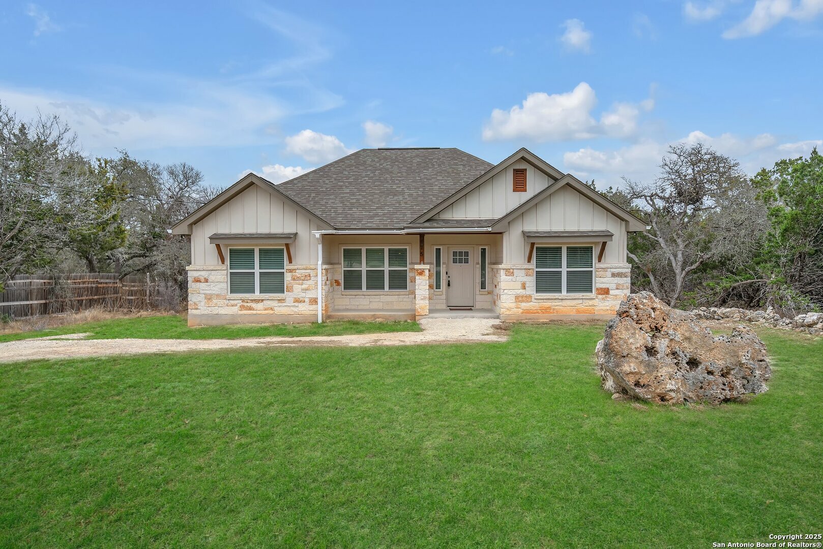 Property Photo:  475 Horseshoe Track  TX 78070 