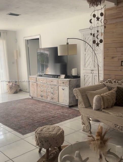 Property Photo: 725 Fernwood Rd FL 33149