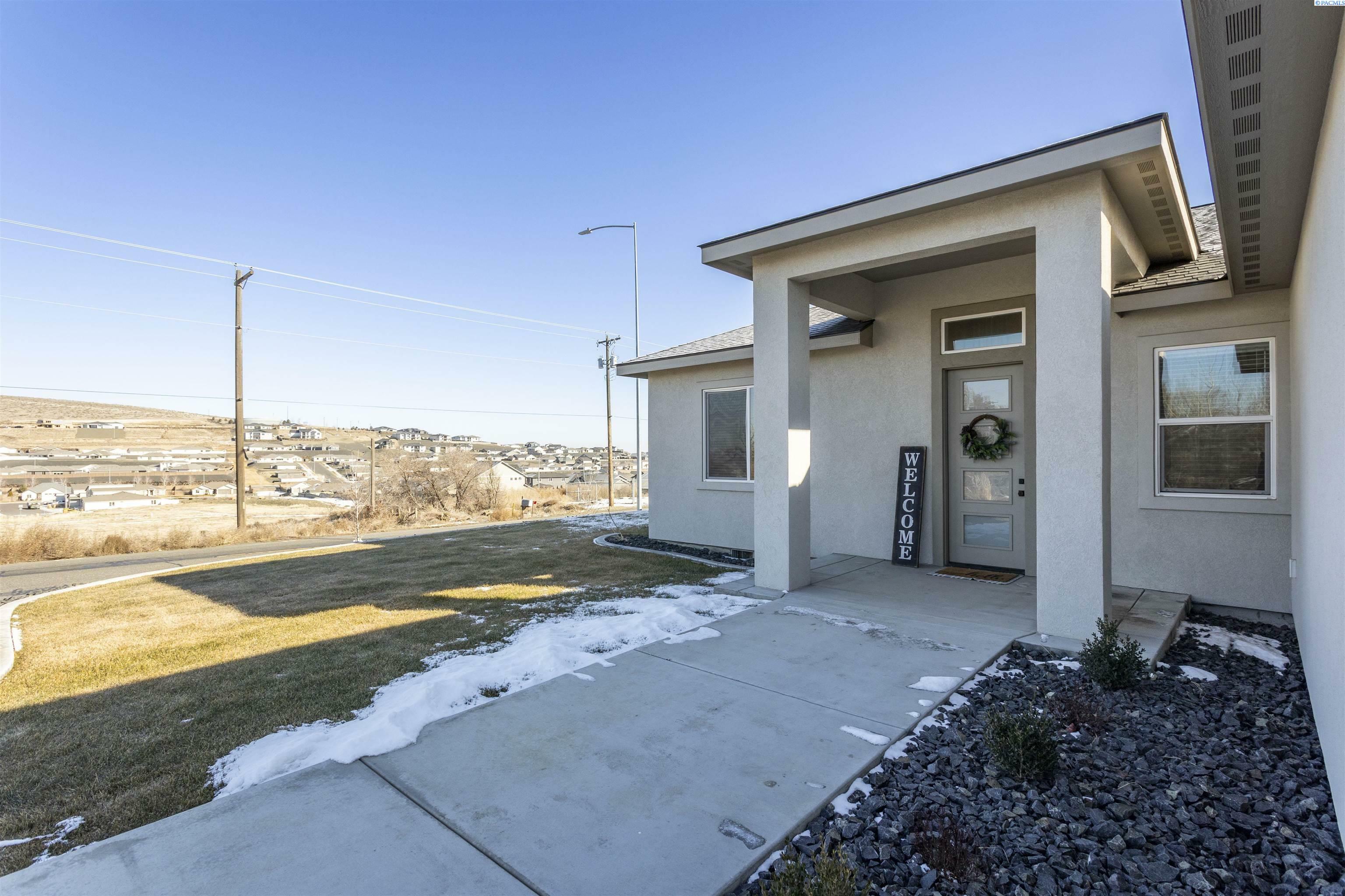 Property Photo:  3605 S Nelson St  WA 99338 