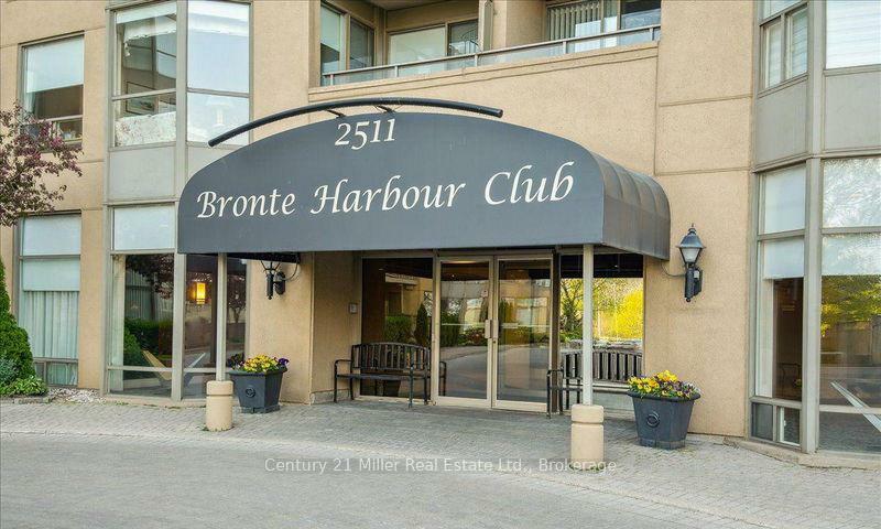 Photo de la propriété:  2511 Lakeshore Road W 319  ON L6L 6L9 