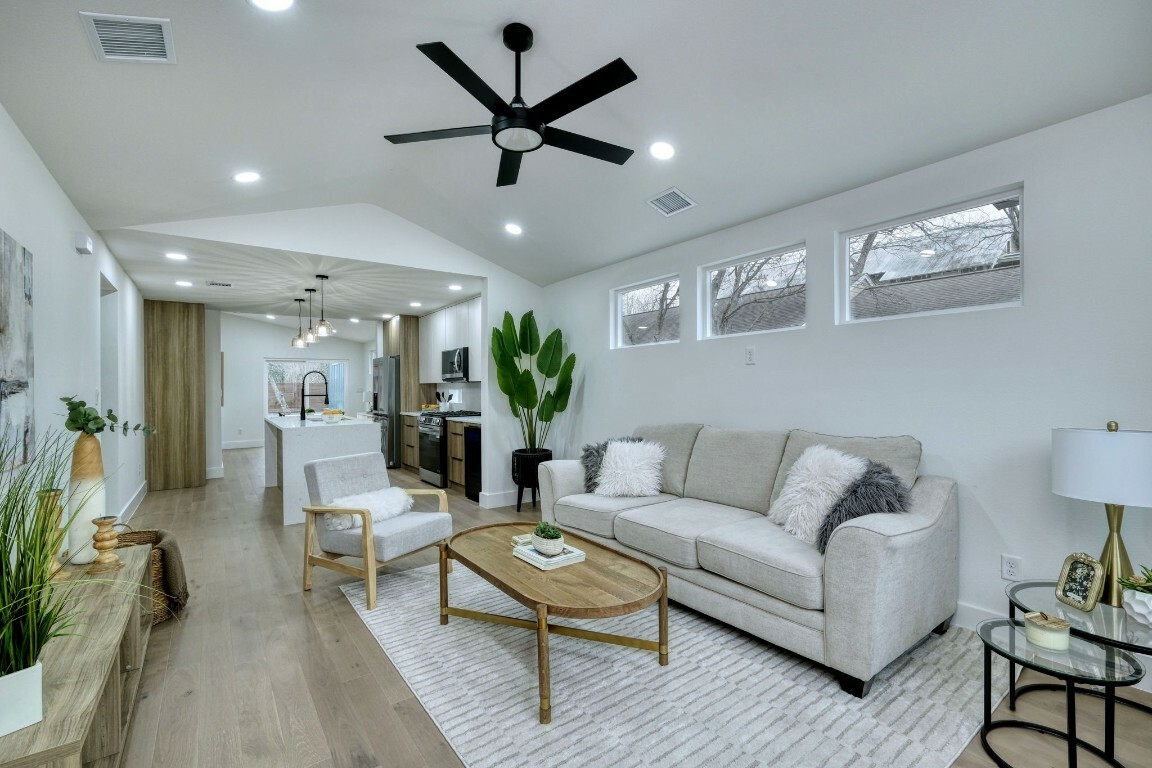Property Photo: 908 E 51st Street TX 78751