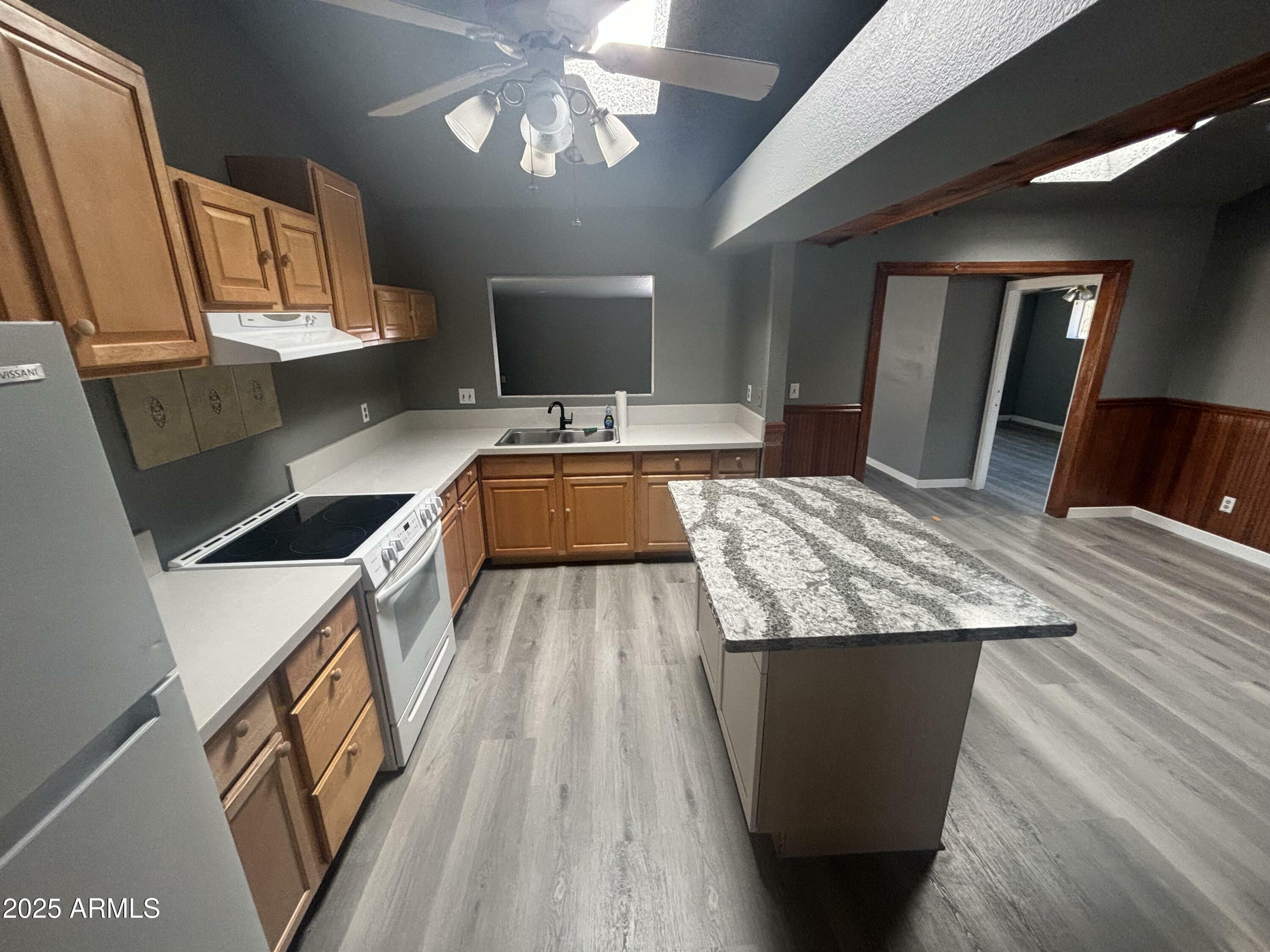 Property Photo: 7033 W Sunnyside Drive AZ 85345