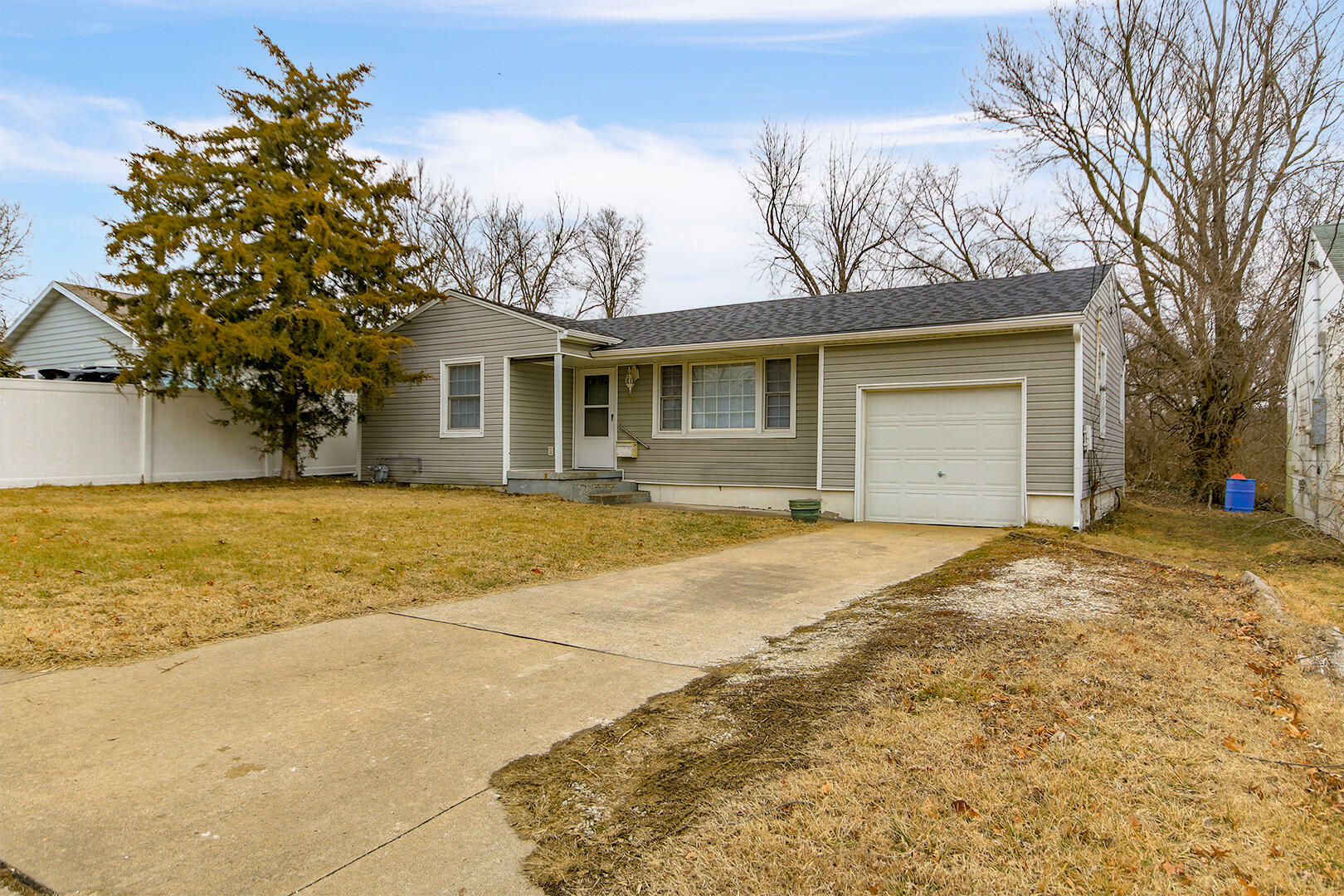 Property Photo:  800 Hirth Ave  MO 65203 