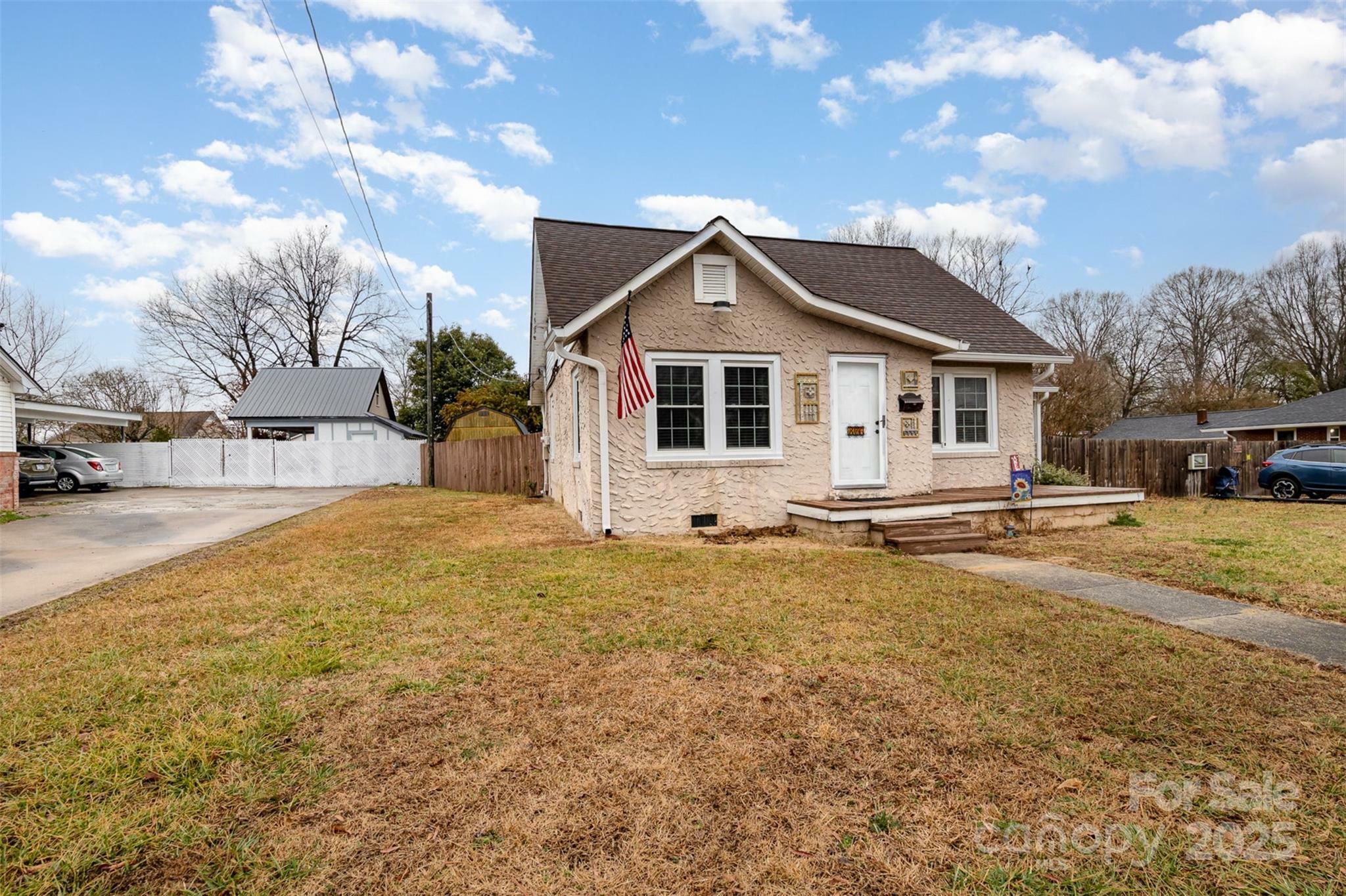 306 W 2nd Street  Cherryville NC 28021 photo