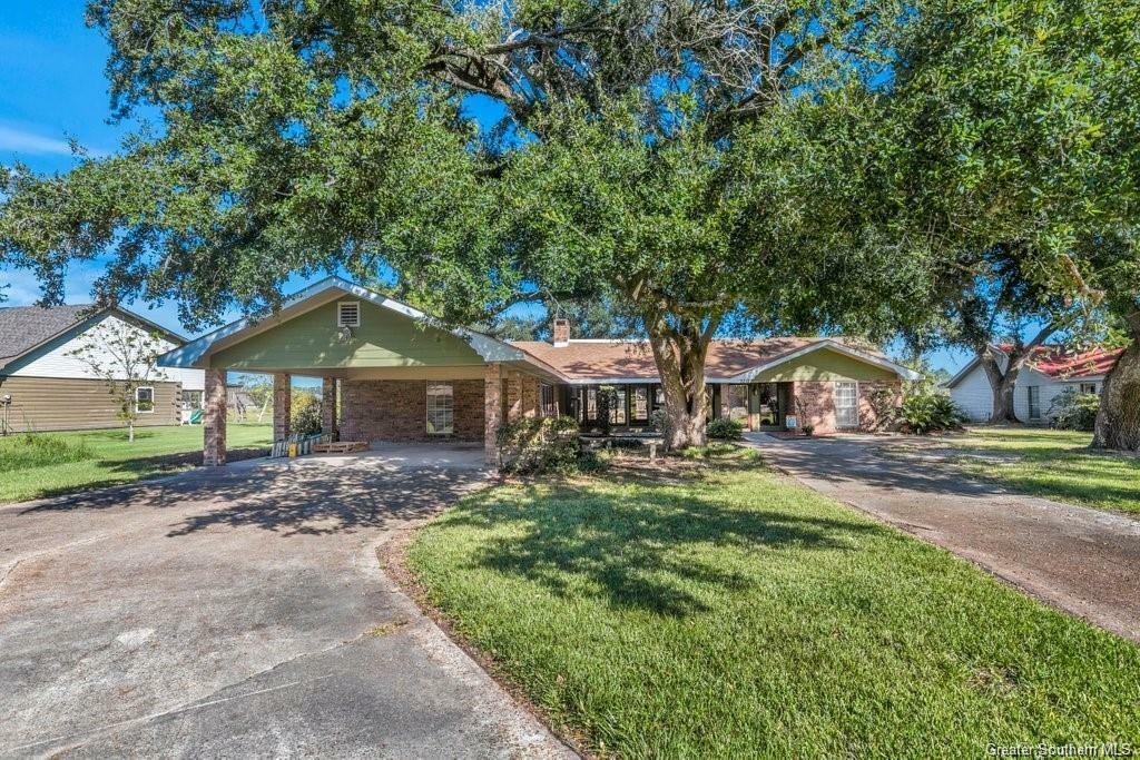 Property Photo: 2212 Bon Vie Drive LA 70665