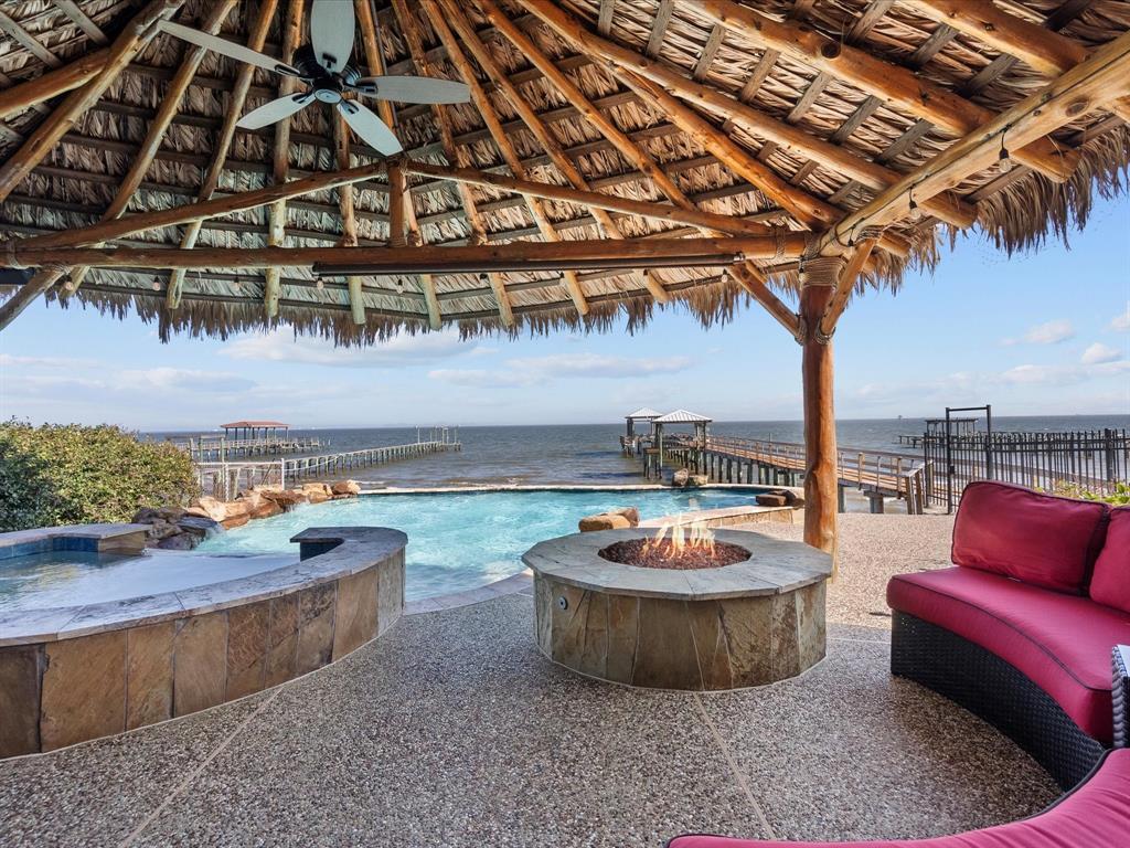 Property Photo:  421 2nd Street  TX 77539 