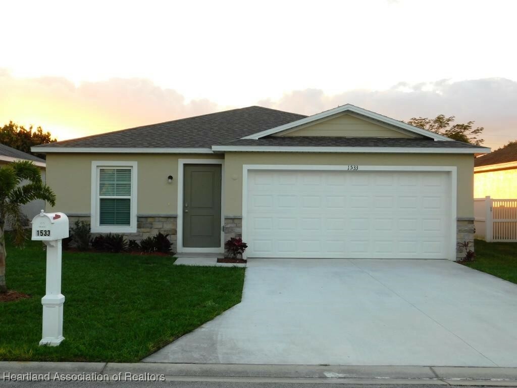 Property Photo:  1533 Stone Ridge Circle  FL 33870 