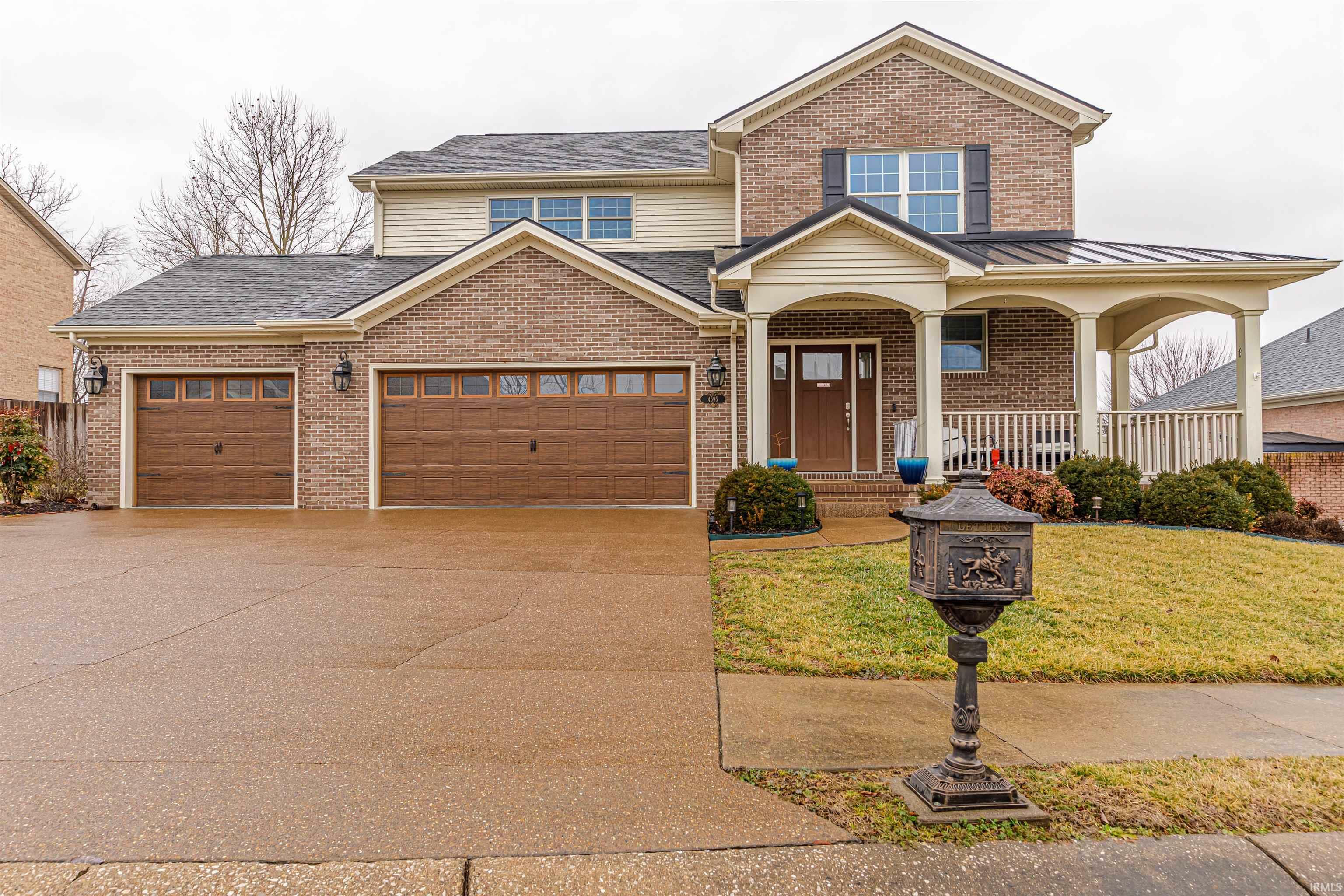 Property Photo:  4595 Fieldcrest Place Circle  IN 47630-2315 